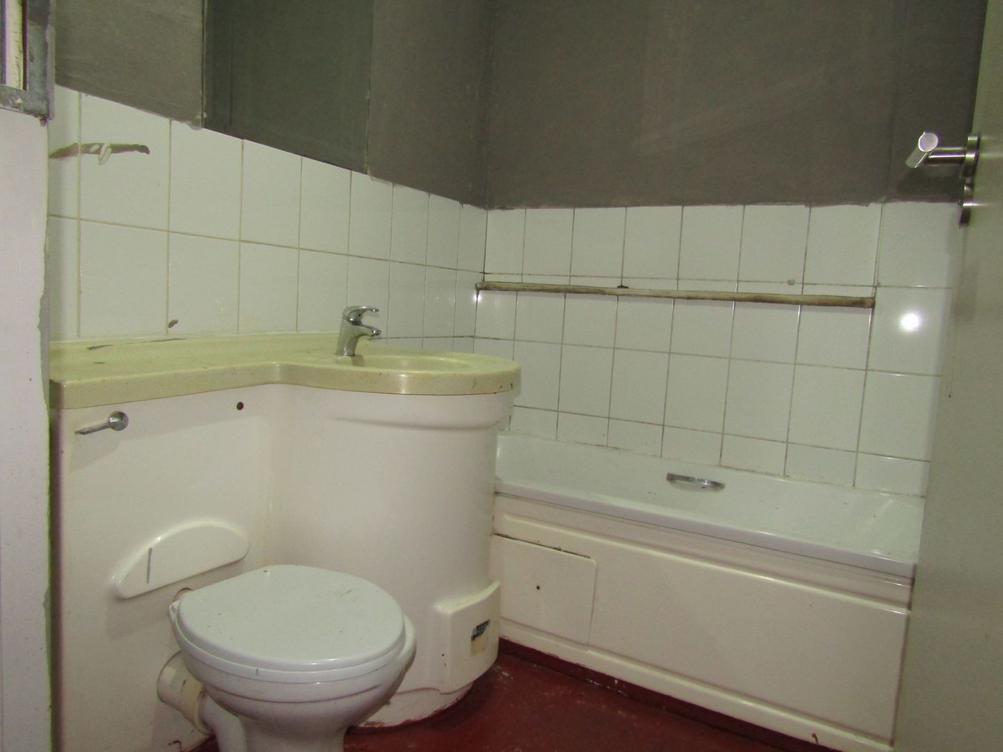 Apartment To Rent in Johannesburg Central, Johannesburg
