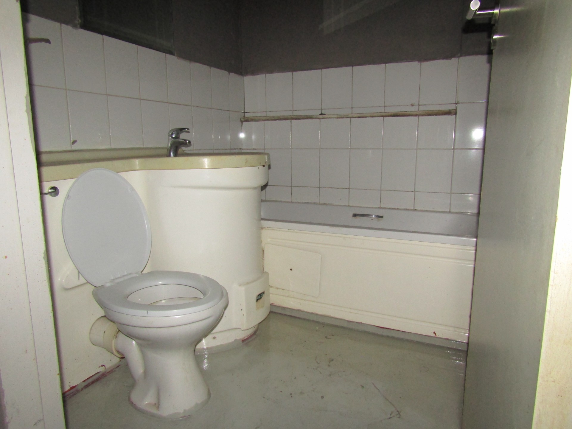Bachelor Apartment To Rent in Johannesburg Central 5