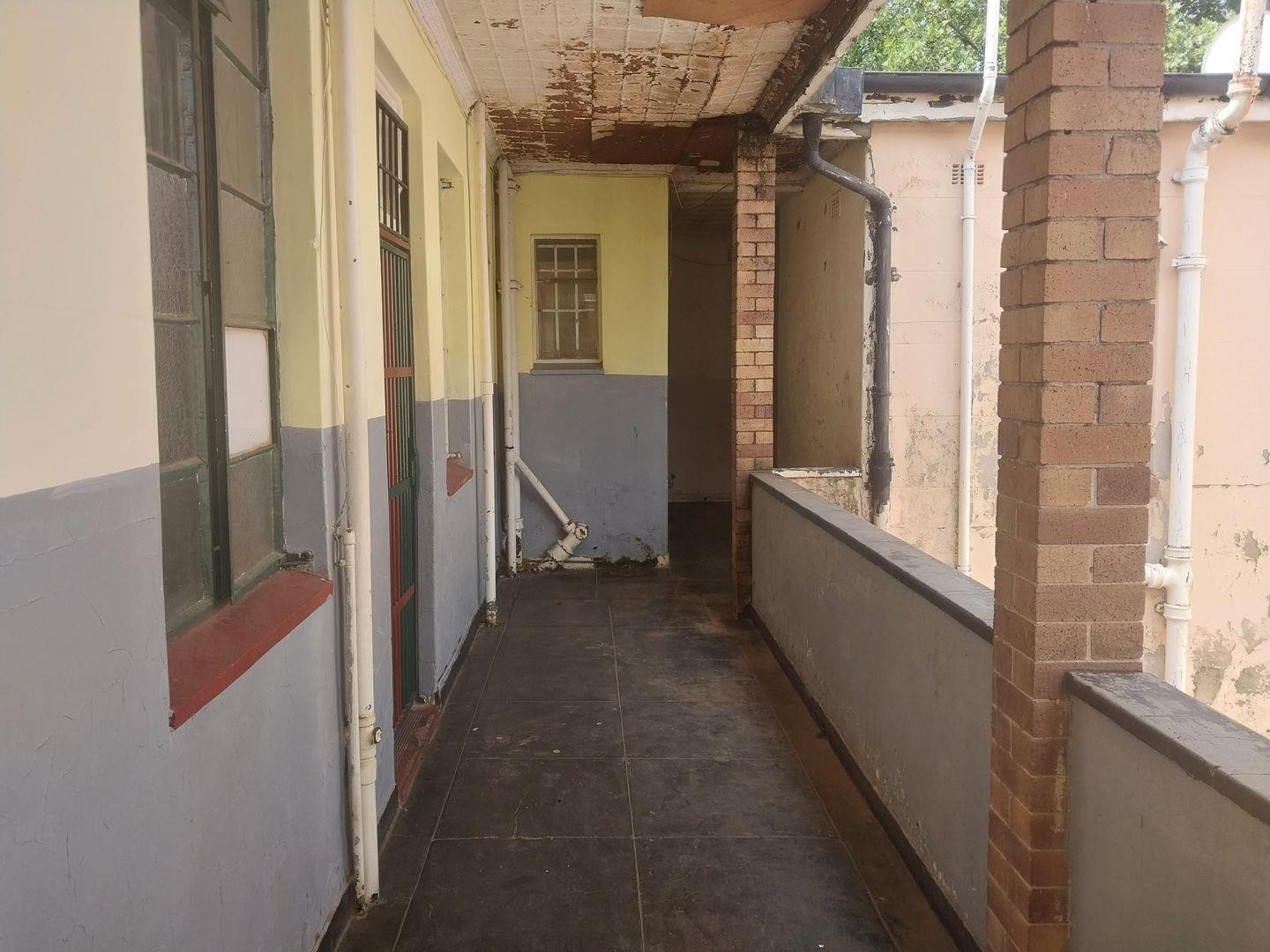 Apartment For Sale in Yeoville, Johannesburg