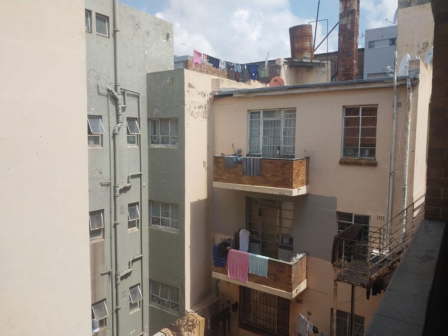 Apartment For Sale in Yeoville, Johannesburg