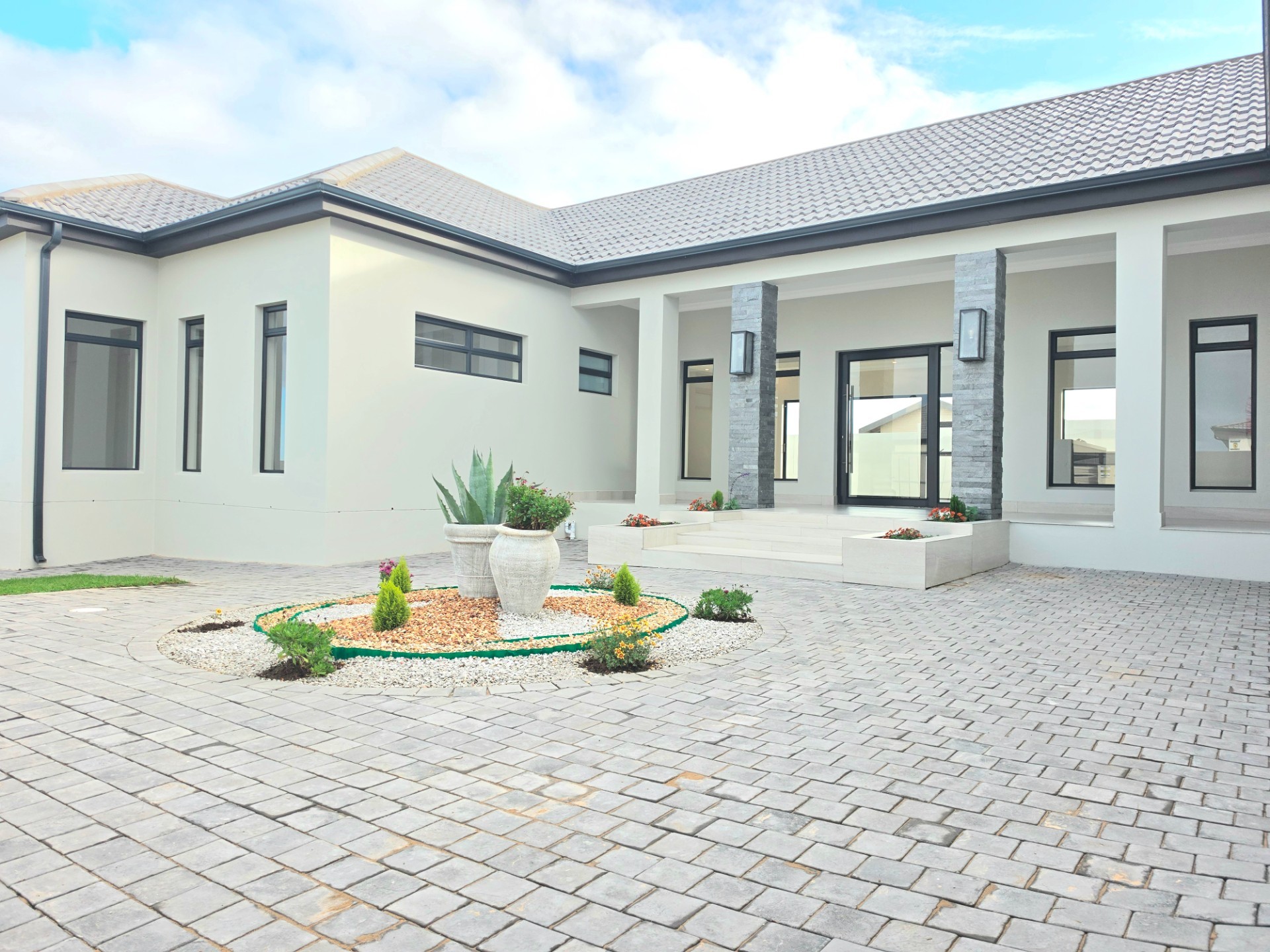 House for sale in Fountains Estate, Jeffreys Bay, 243 m²