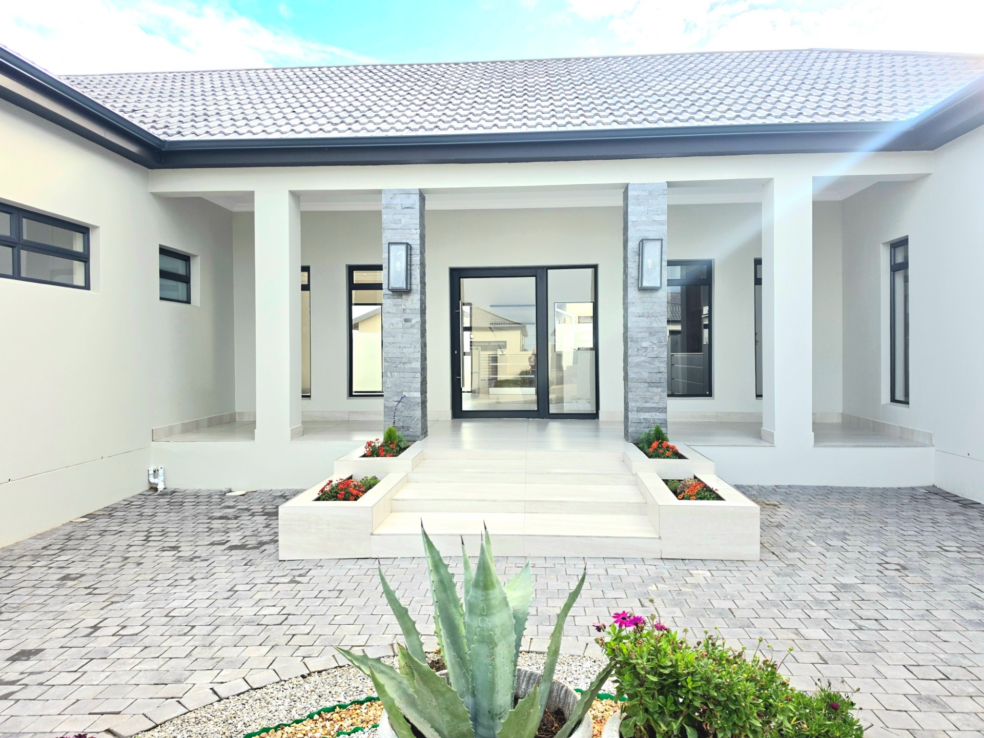 House for sale in Fountains Estate, Jeffreys Bay, 243 m²