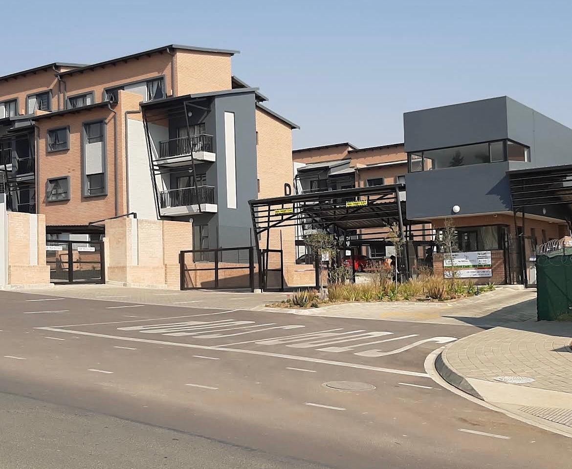 Apartment To Rent in Waterfall Ridge, Waterfall, Midrand