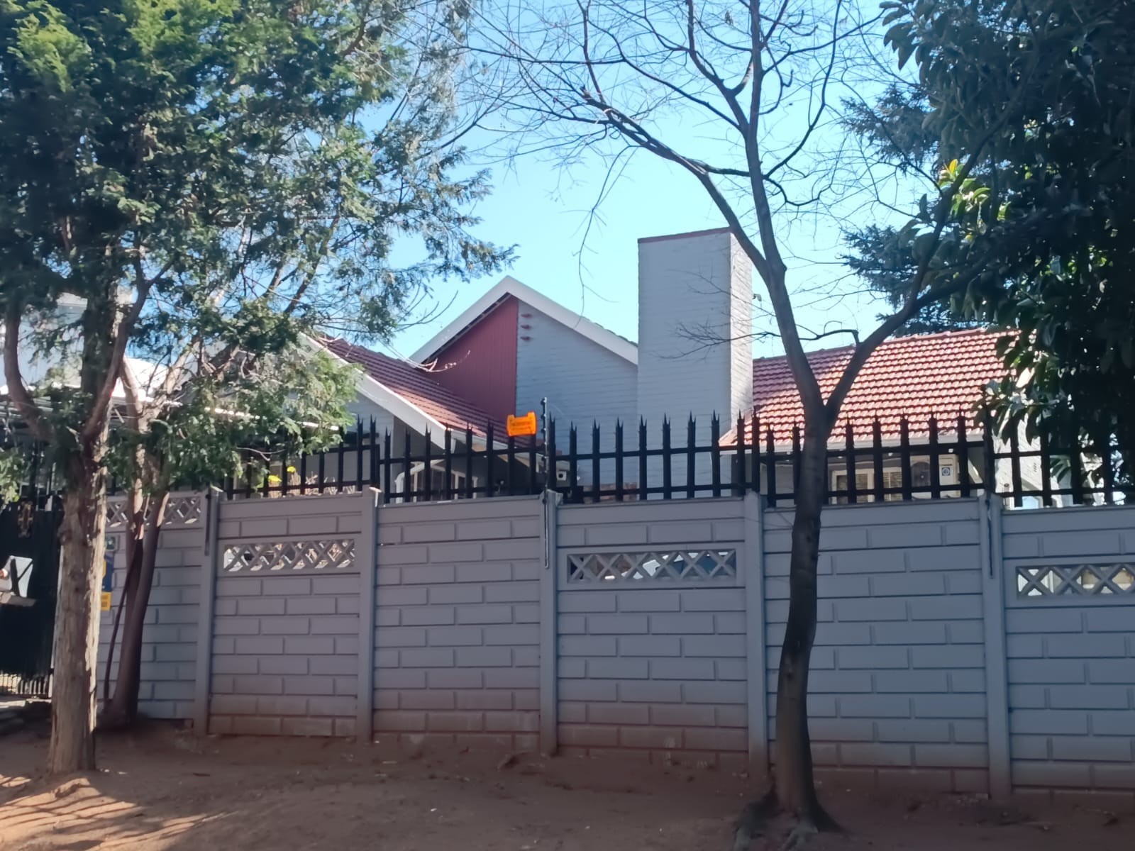 Spacious 4-Bedroom Home with Business Rights in Prime Bordeaux