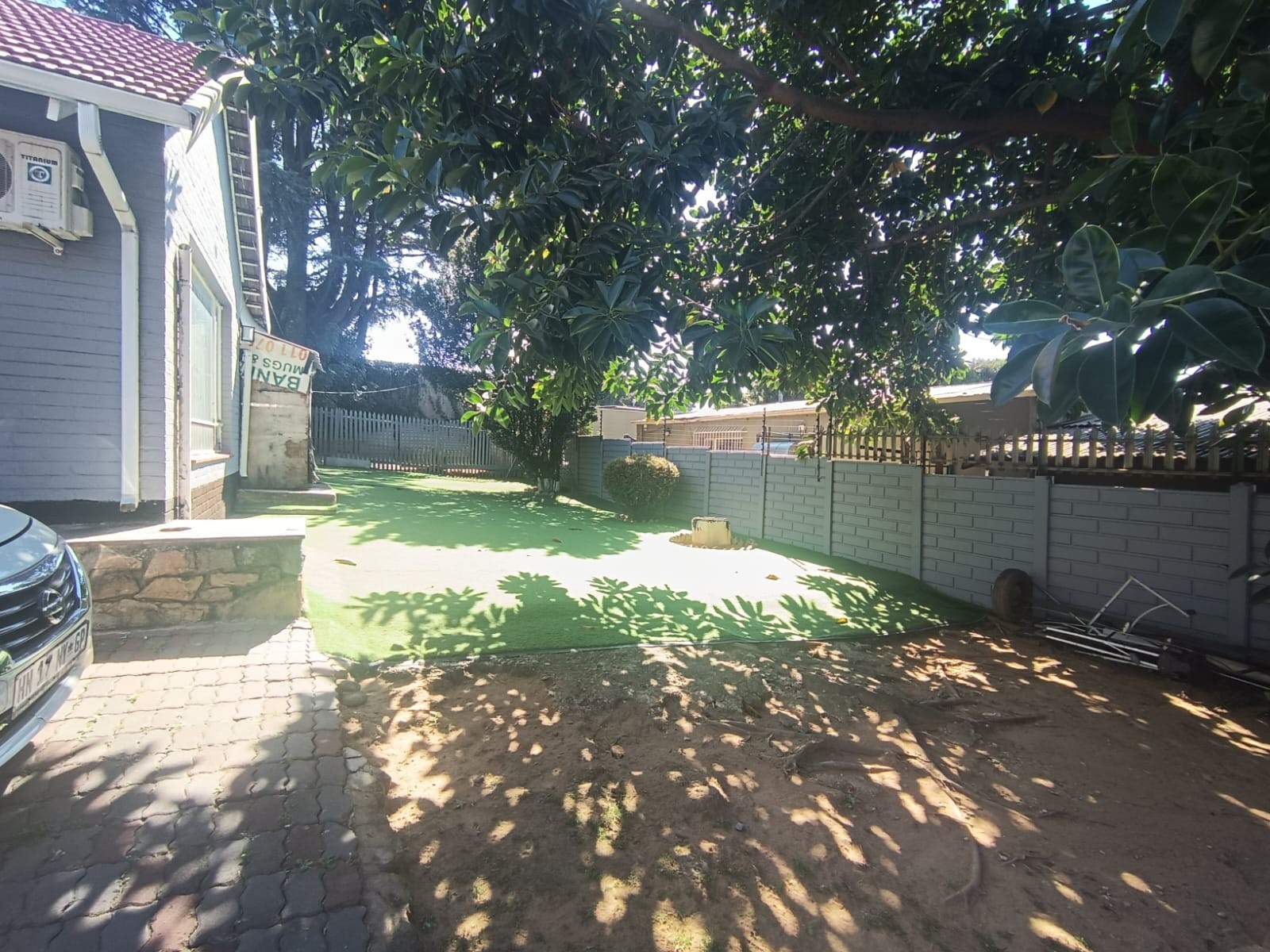Spacious 4-Bedroom Home with Business Rights in Prime Bordeaux