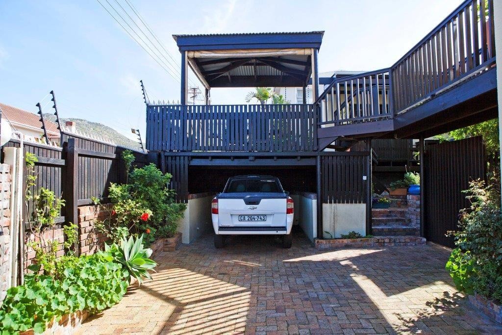 House For Sale in Fish Hoek