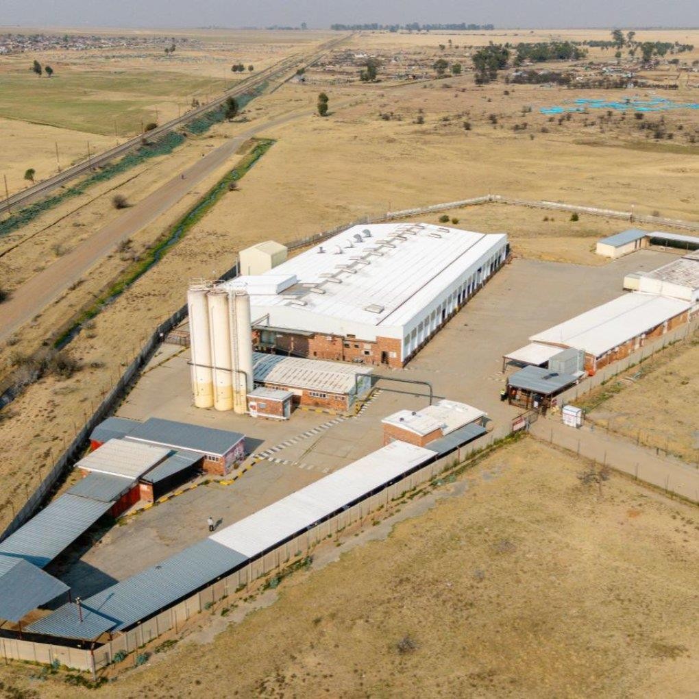 Large-Scale Industrial Asset on 14,806sqm - Rail-Adjacent Investment Opportunity