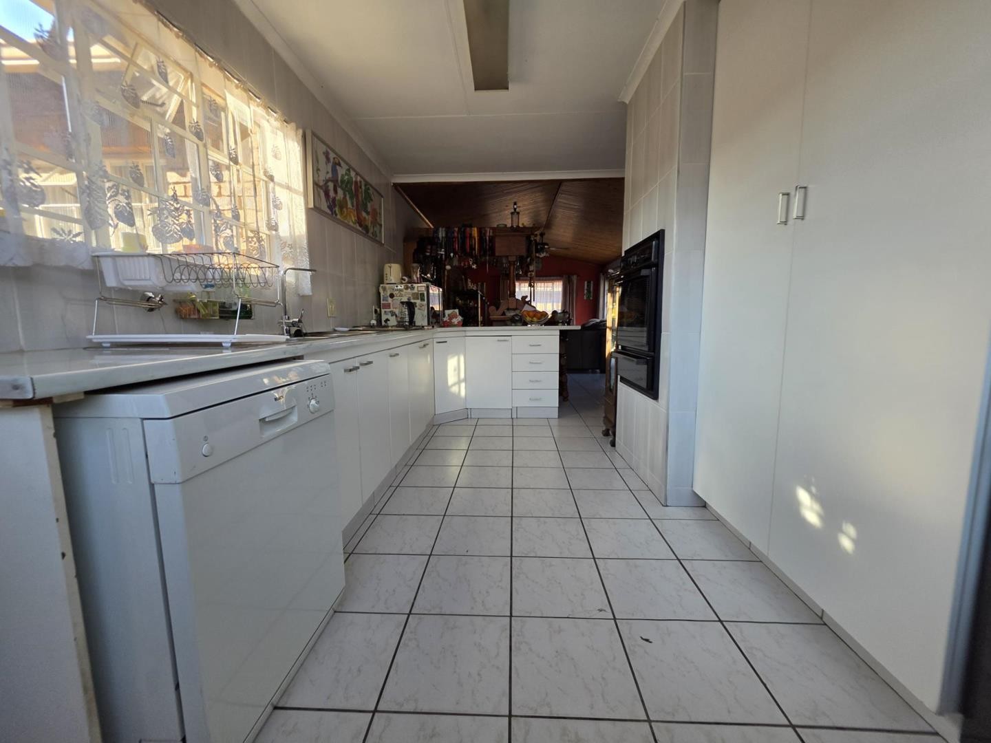 Stunning Face Brick Simplex with a Private Garden and Pet friendly For Sale in Randhart!