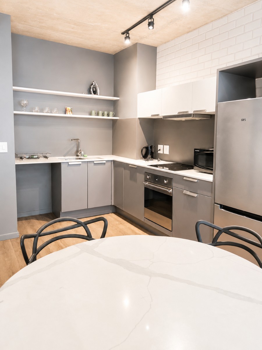 Modern 2-Bedroom Apartment with Stunning Table Mountain Views in Woodstock