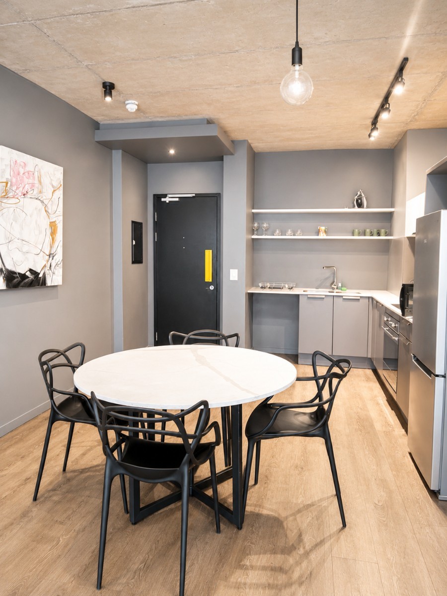 Modern 2-Bedroom Apartment with Stunning Table Mountain Views in Woodstock