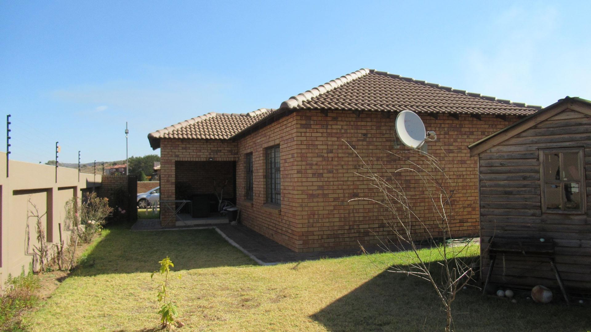 Modern 3 Bedroom Face Brick Simplex Cluster for Sale in Rubicon Village, South Crest!