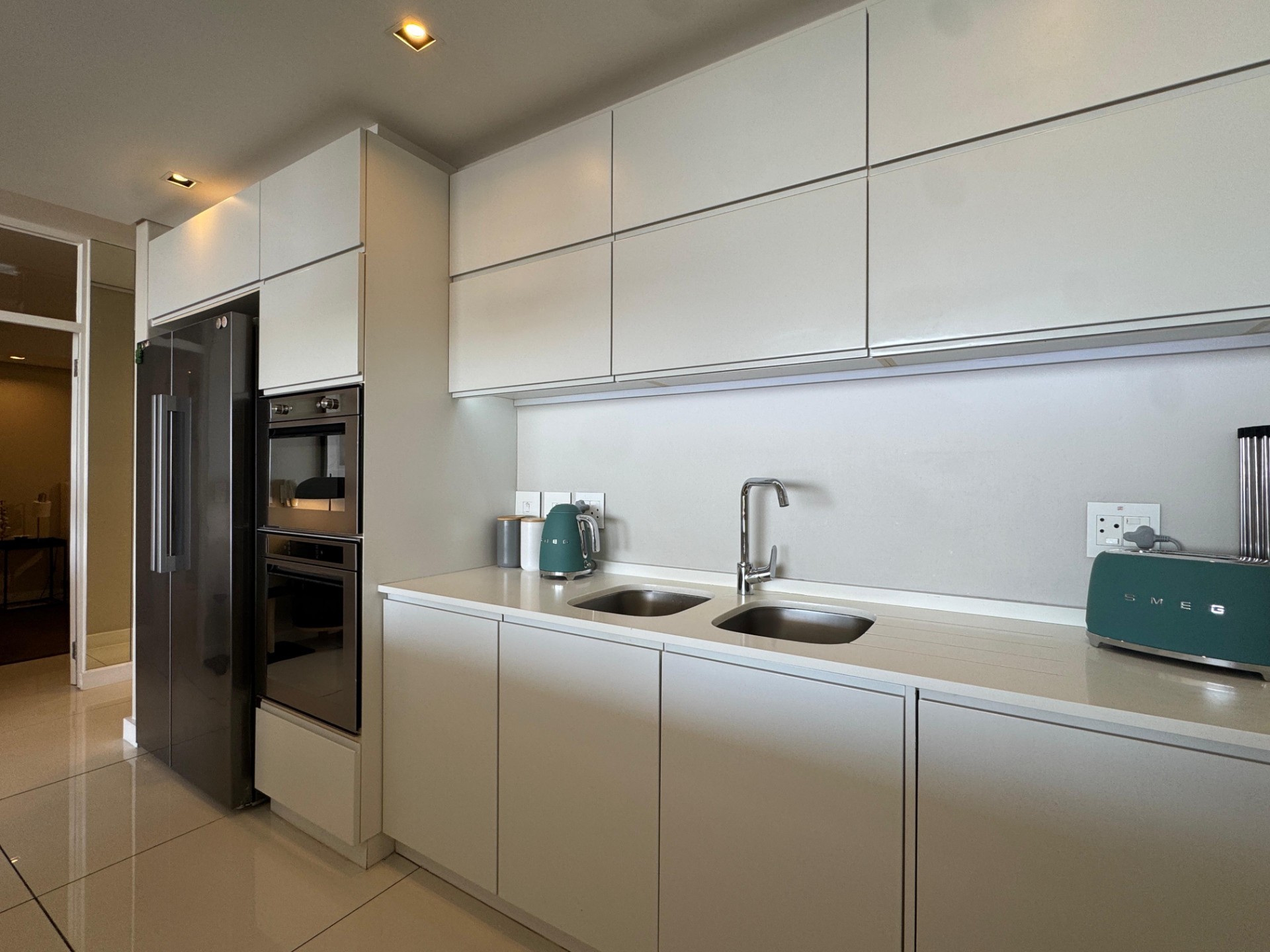 Apartment for sale in Bantry Bay, Cape Town, 118 m²