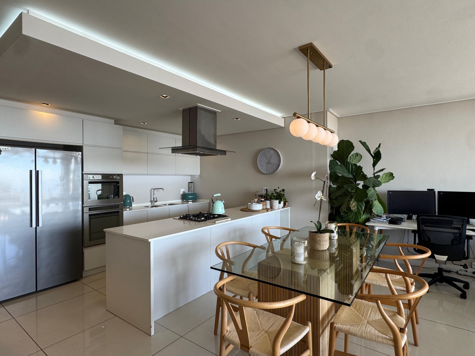 Apartment for sale in Bantry Bay, Cape Town, 118 m²