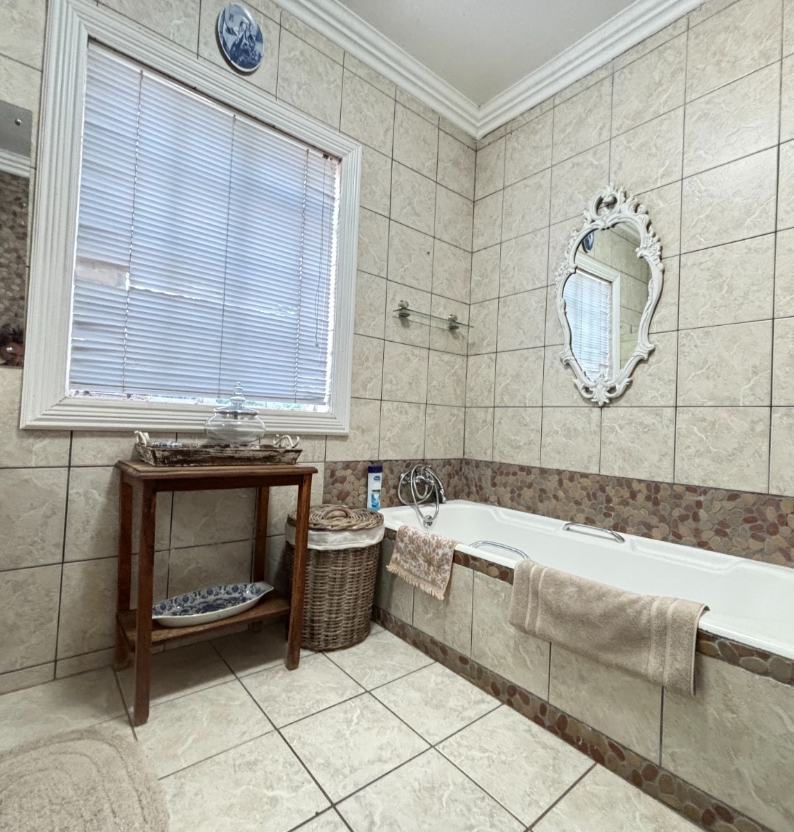 Stylish 4 bedroom house - Vaalpark