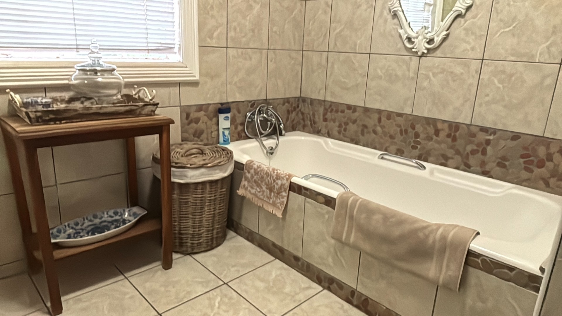 Stylish 4 bedroom house - Vaalpark