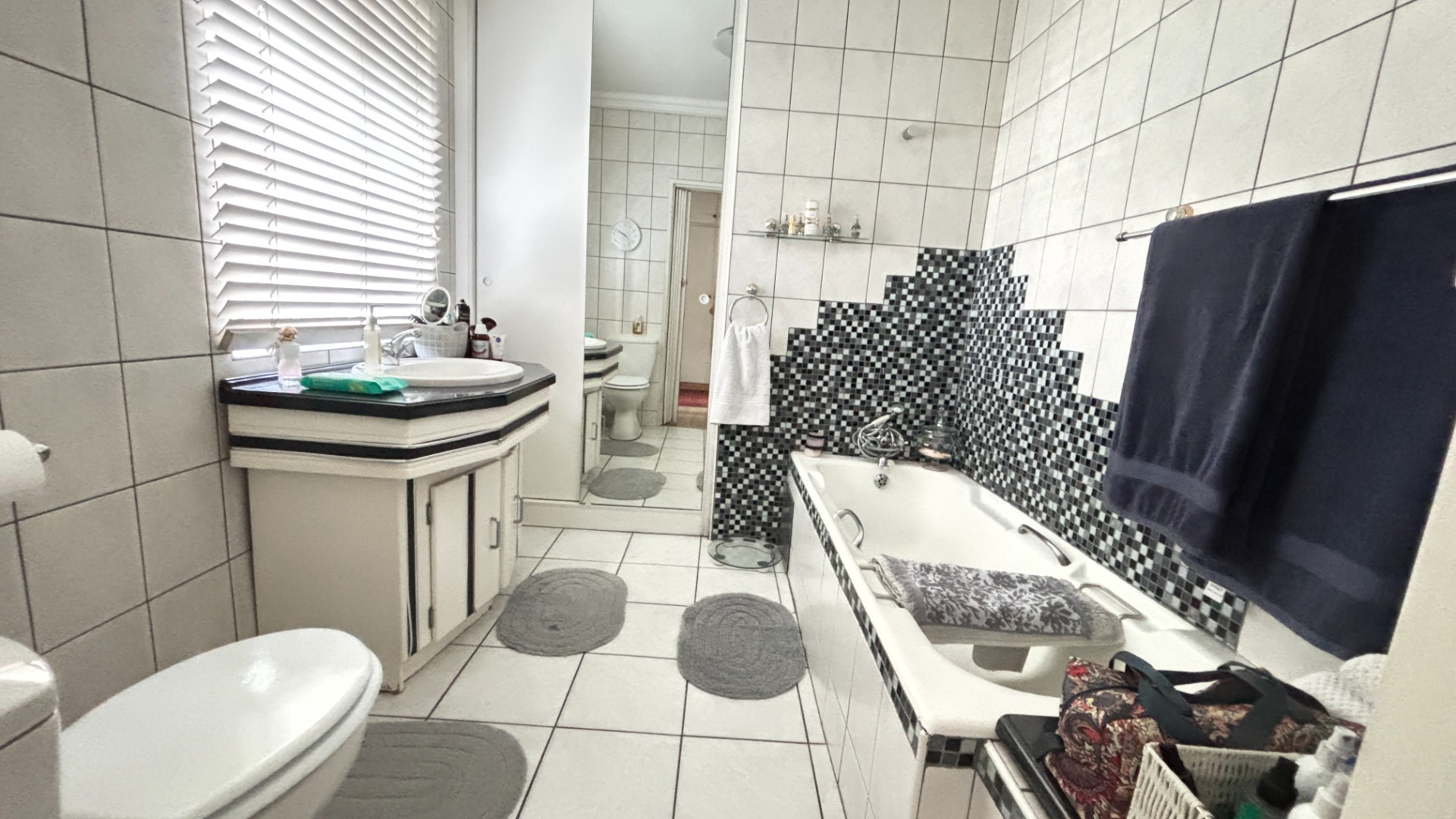 Stylish 4 bedroom house - Vaalpark