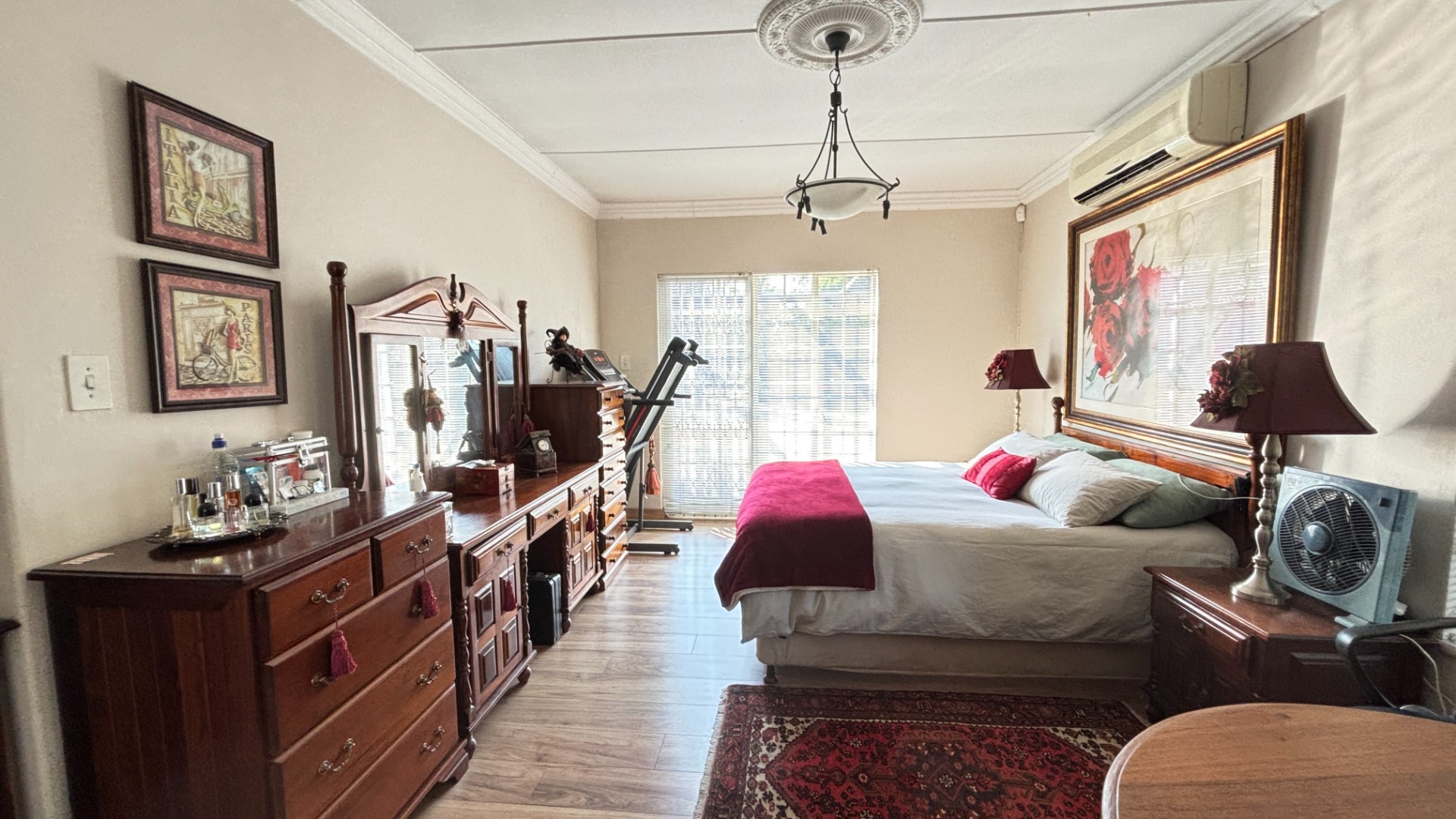 Stylish 4 bedroom house - Vaalpark