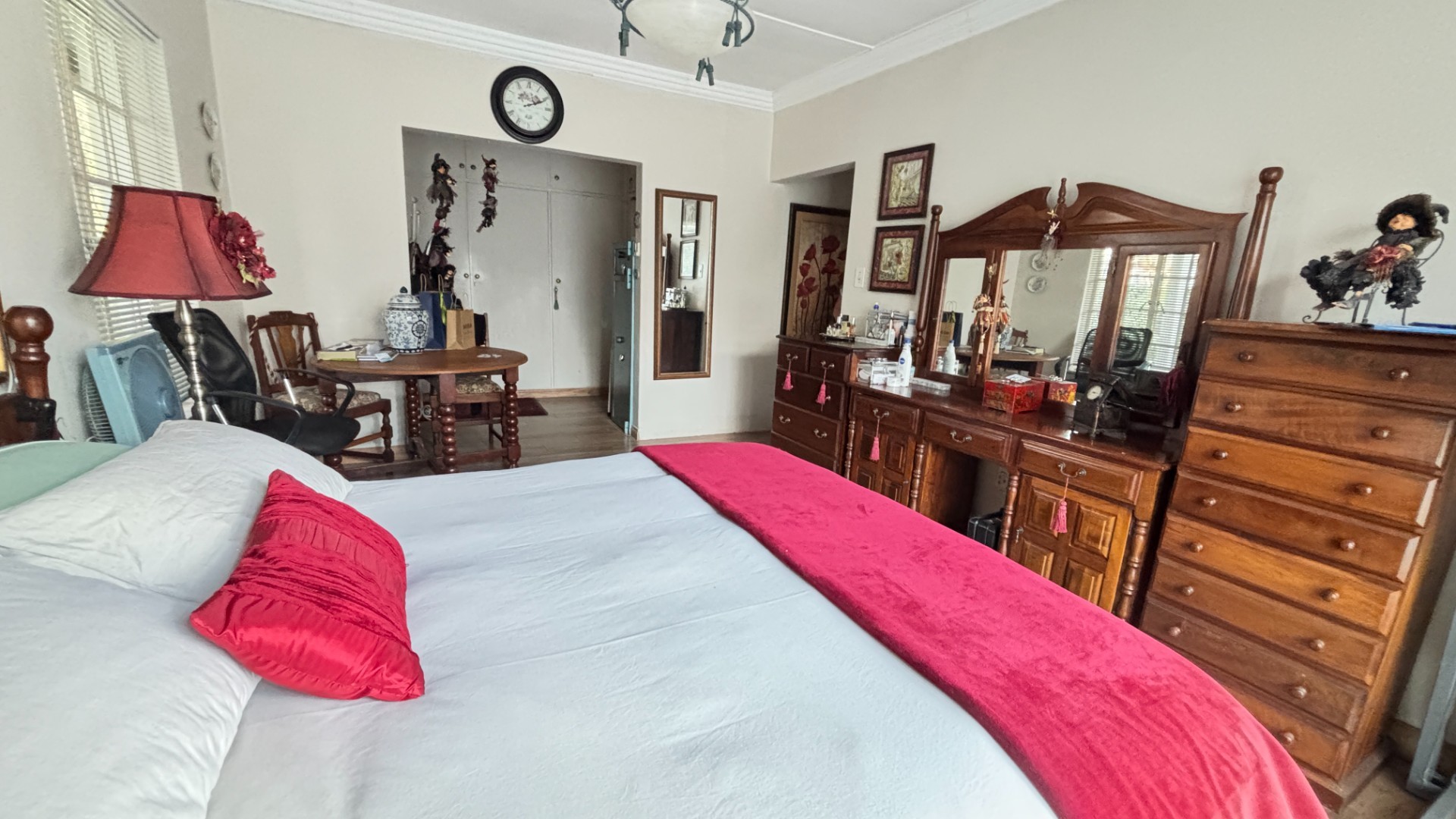 Stylish 4 bedroom house - Vaalpark