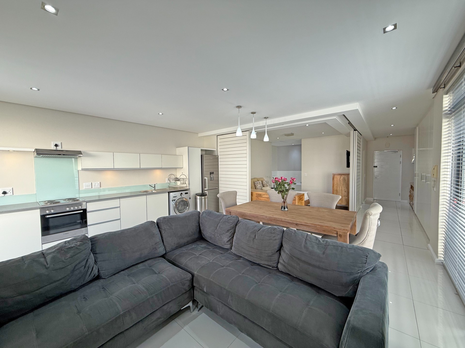 1 Bedroom Apartment To Rent in Claremont Upper, Cape Town