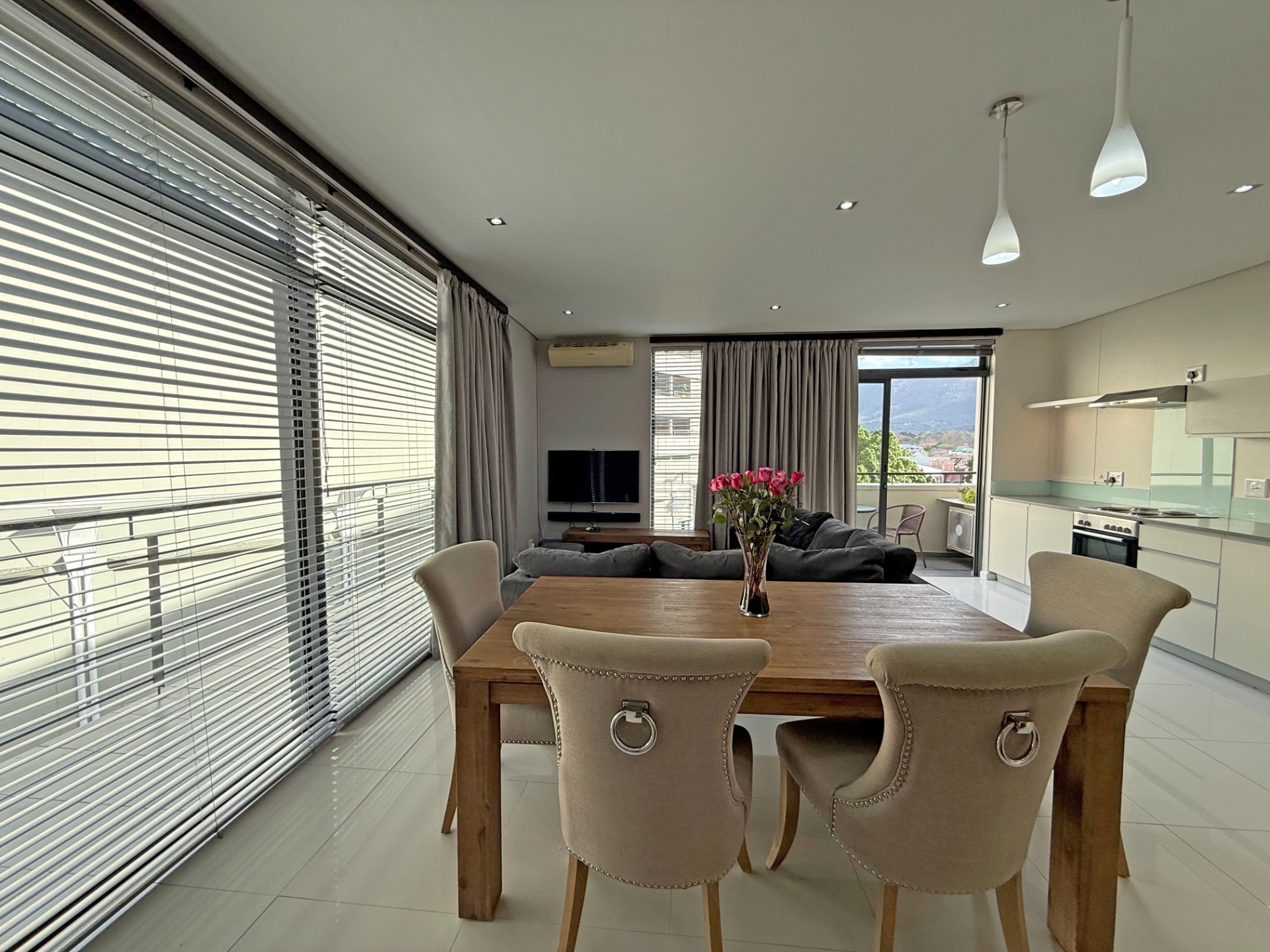 1 Bedroom Apartment To Rent in Claremont Upper, Cape Town