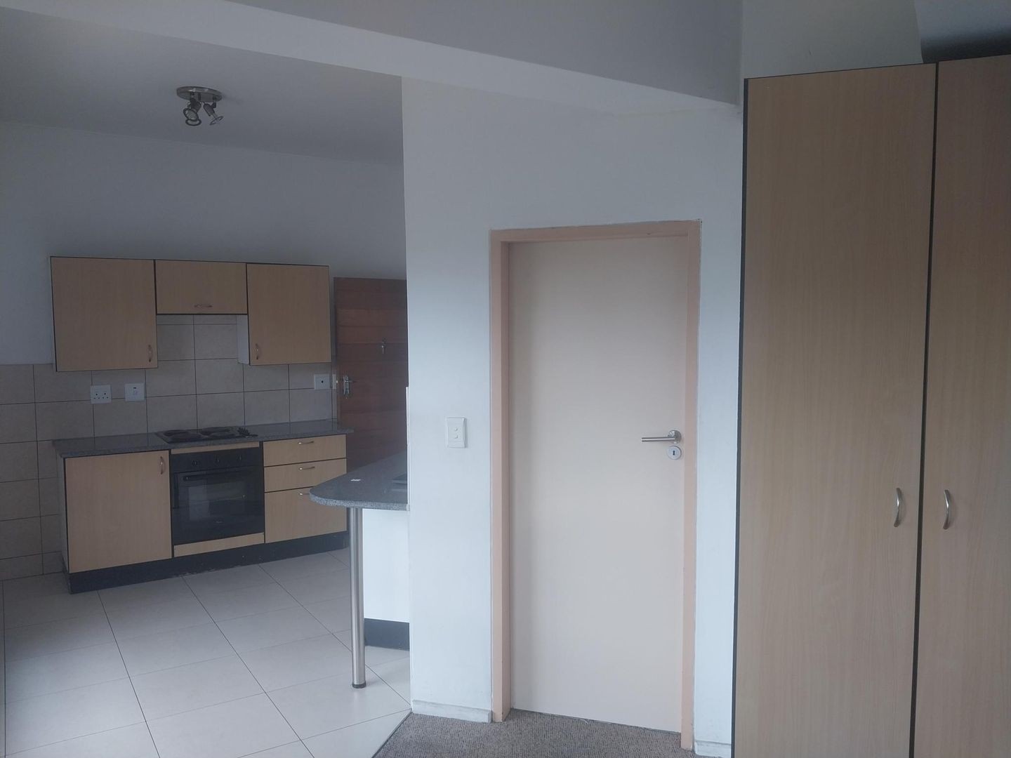 Bachelor Apartment For Sale in Auckland Park 3