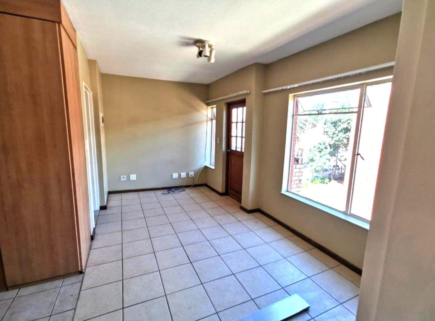 Apartment For Sale in Auckland Park, Johannesburg