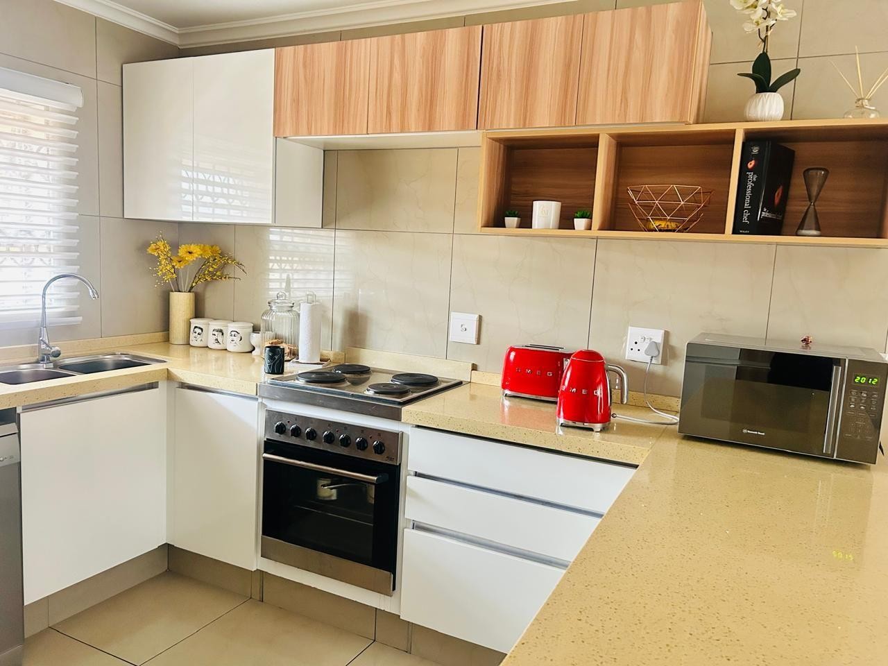 Apartment For Sale in Mondeor, Johannesburg