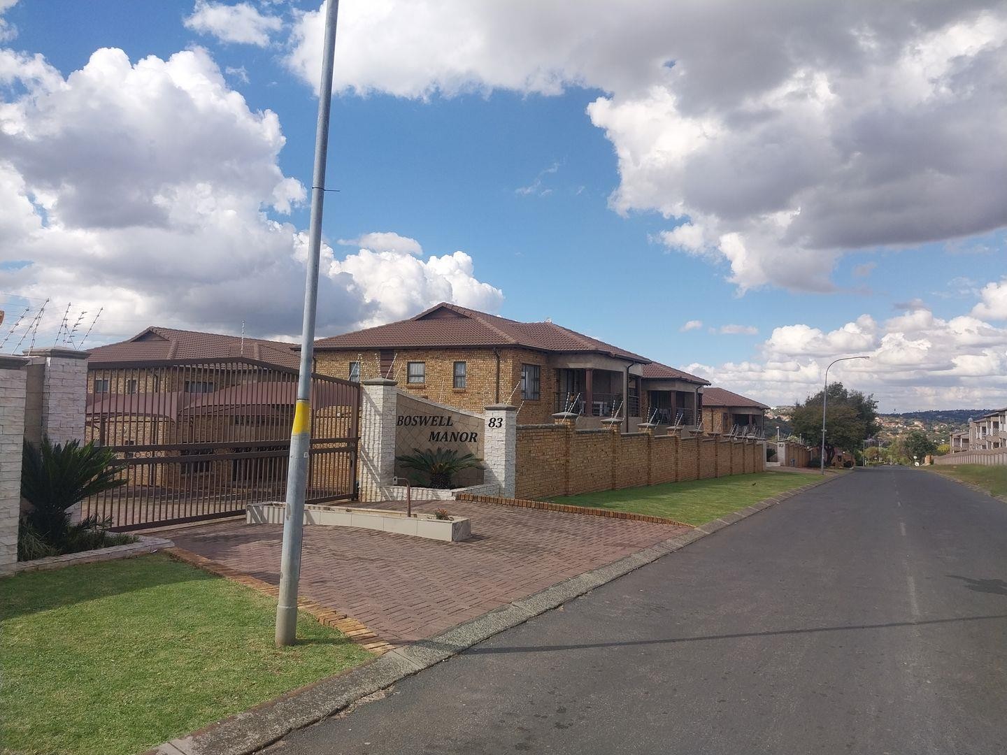 Apartment For Sale in Mondeor, Johannesburg