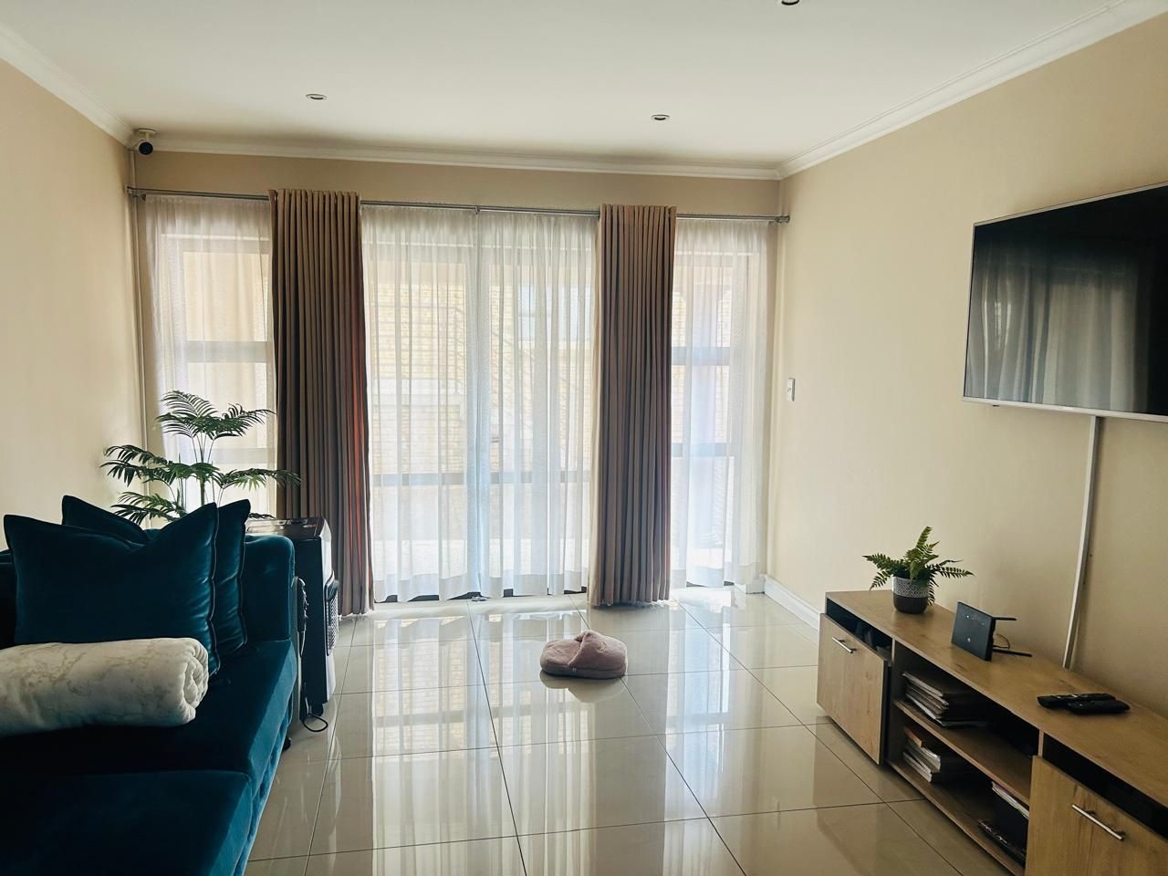 Apartment For Sale in Mondeor, Johannesburg