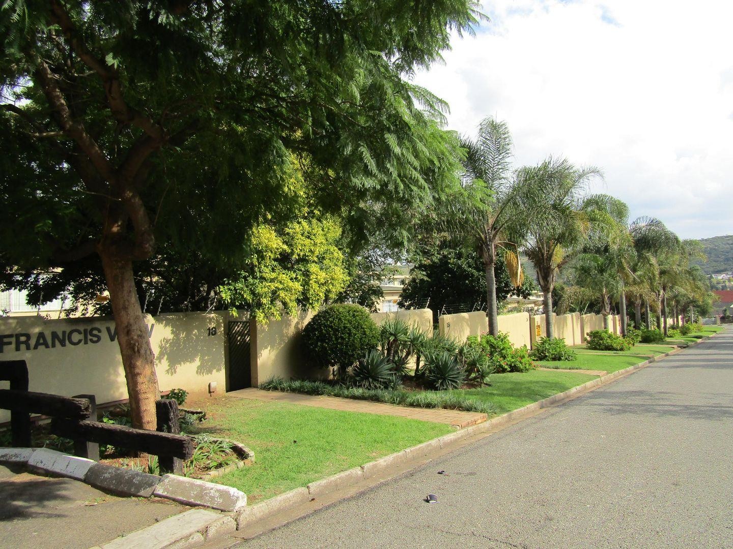 Apartment For Sale in Mondeor, Johannesburg