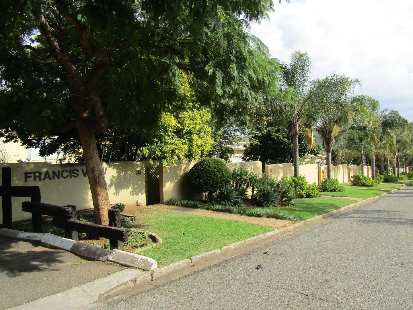 Apartment For Sale in Mondeor, Johannesburg