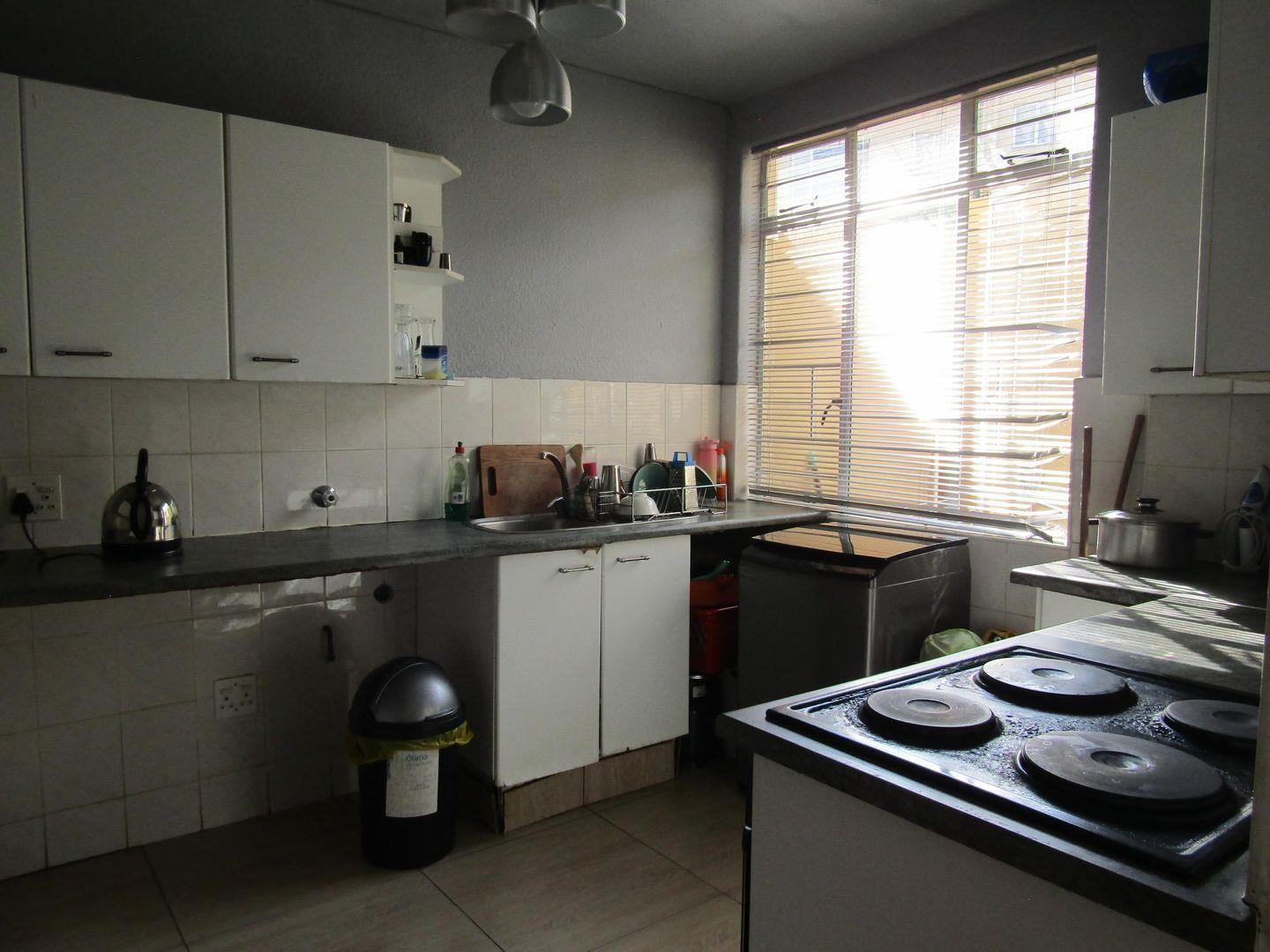 Apartment For Sale in Mondeor, Johannesburg