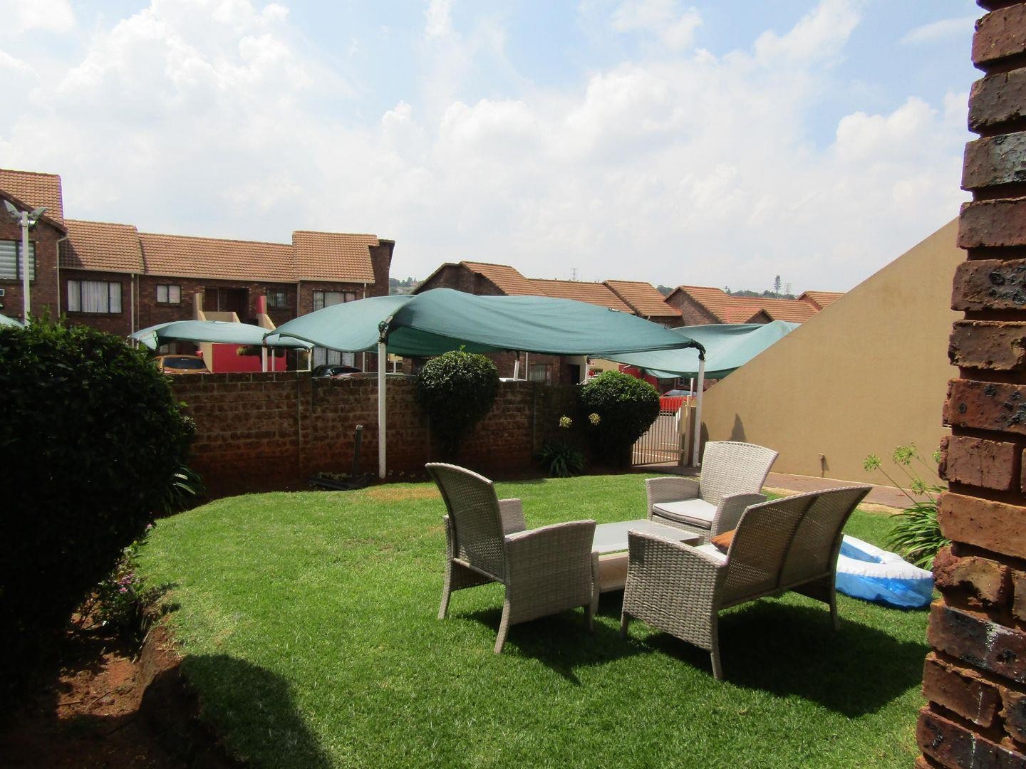Apartment For Sale in Mondeor, Johannesburg