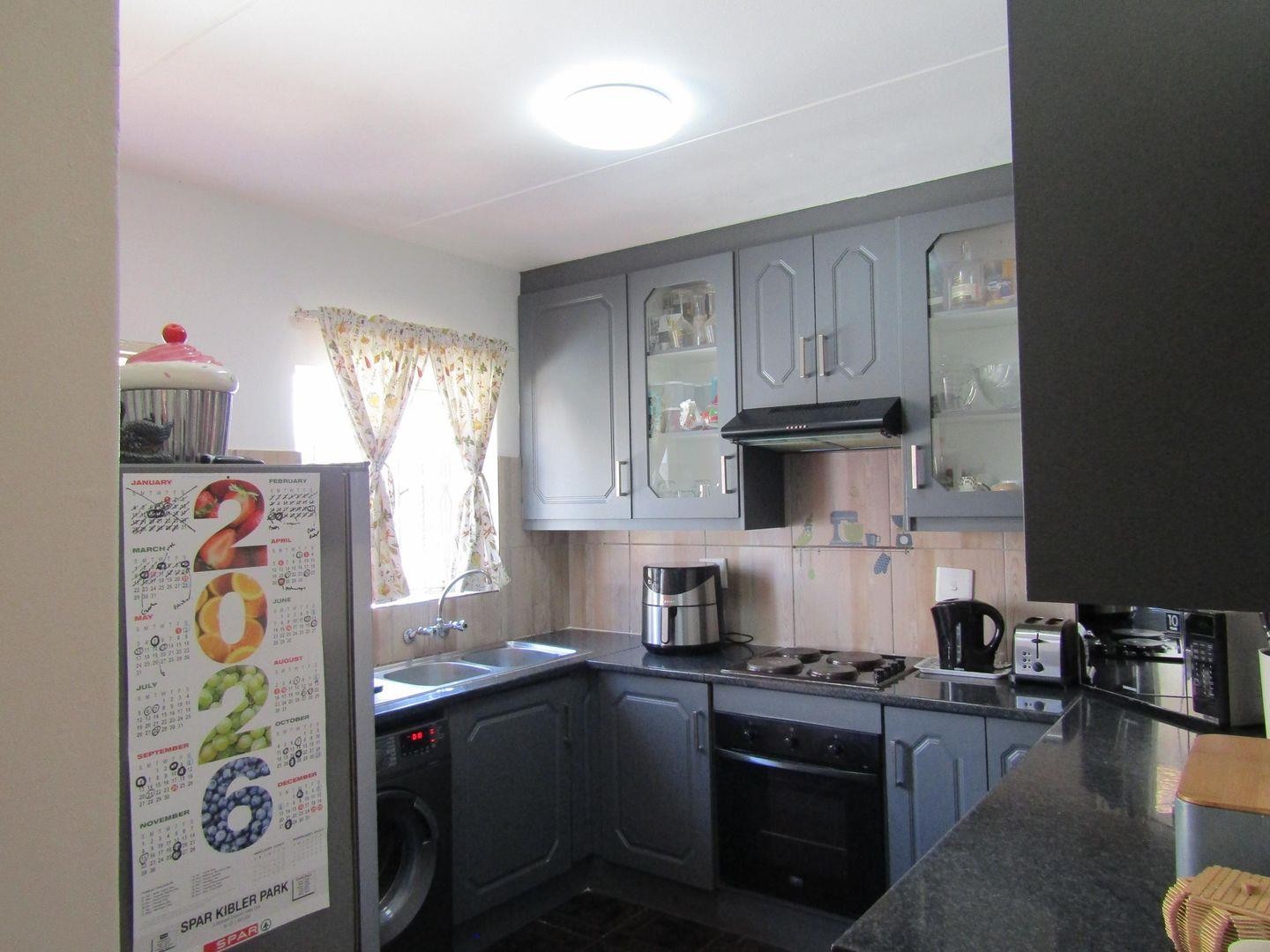 Townhouse For Sale in Mondeor, Johannesburg