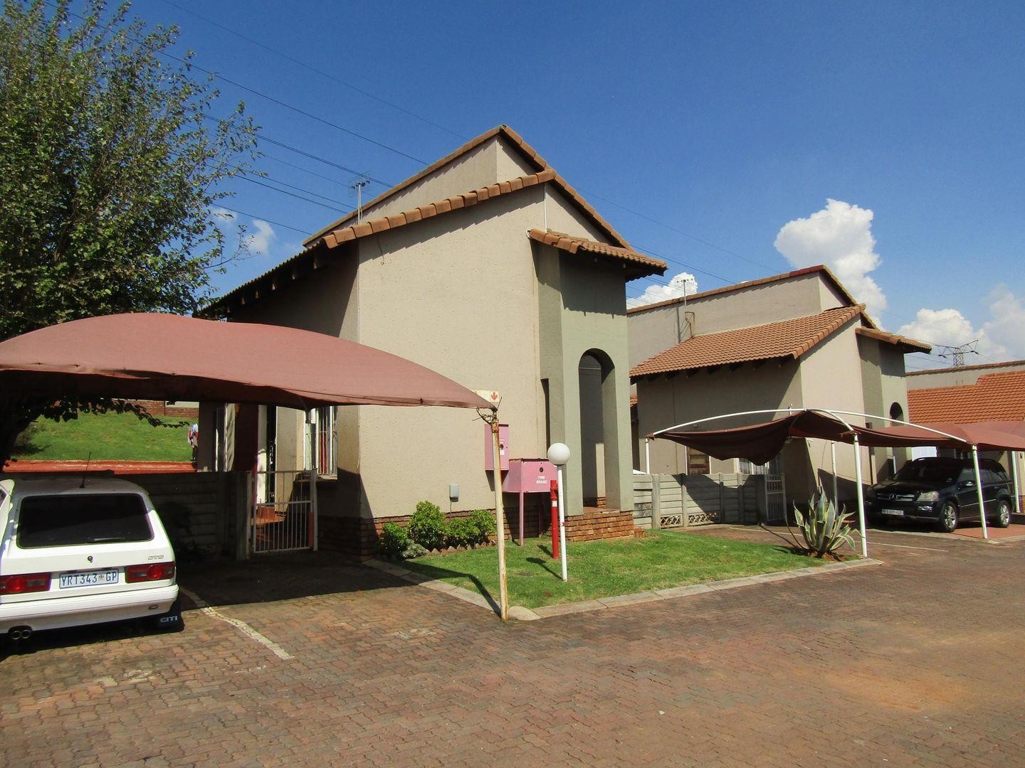 Townhouse For Sale in Mondeor, Johannesburg
