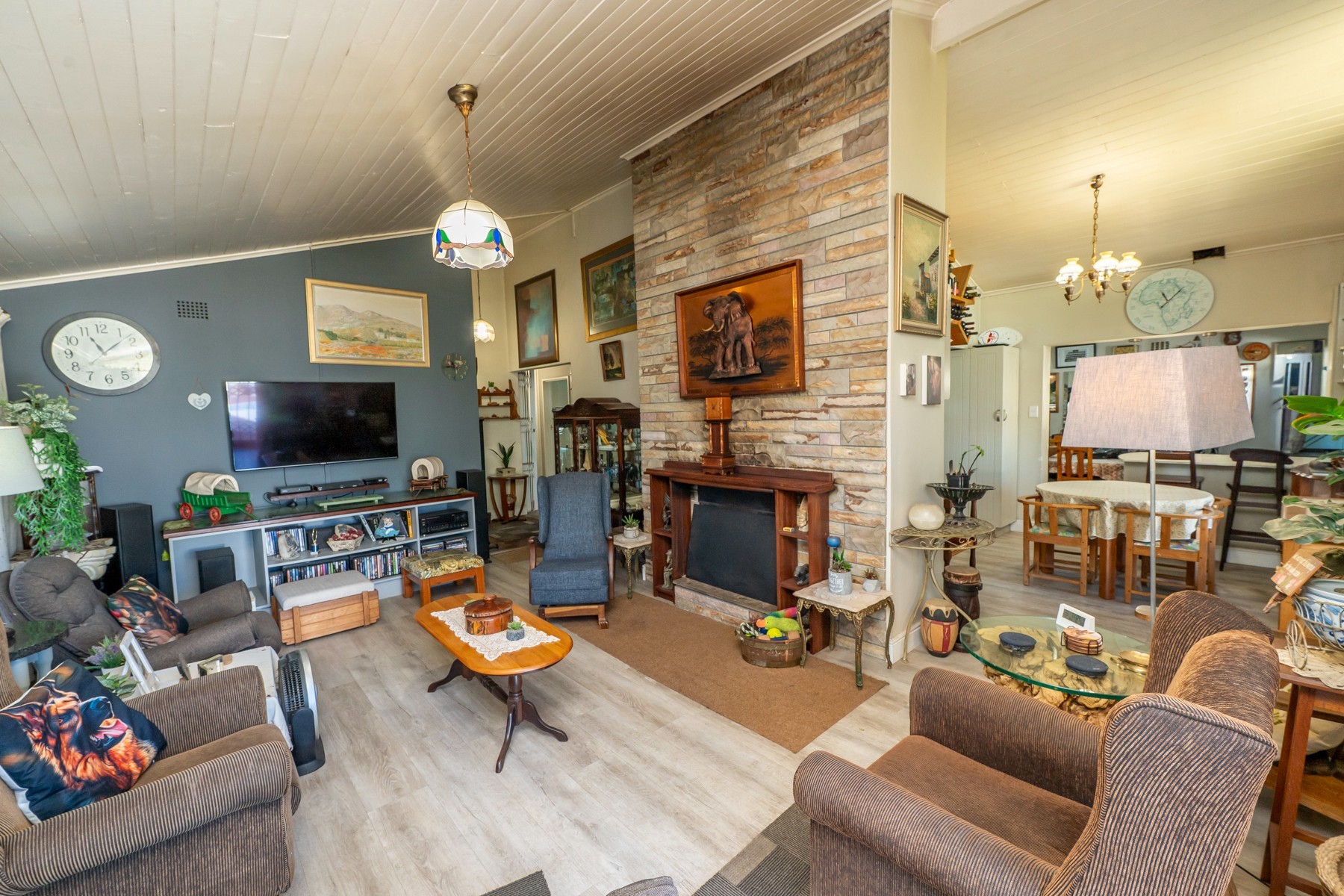 Spacious 3 Bedroom Family home with double garage and outside room
