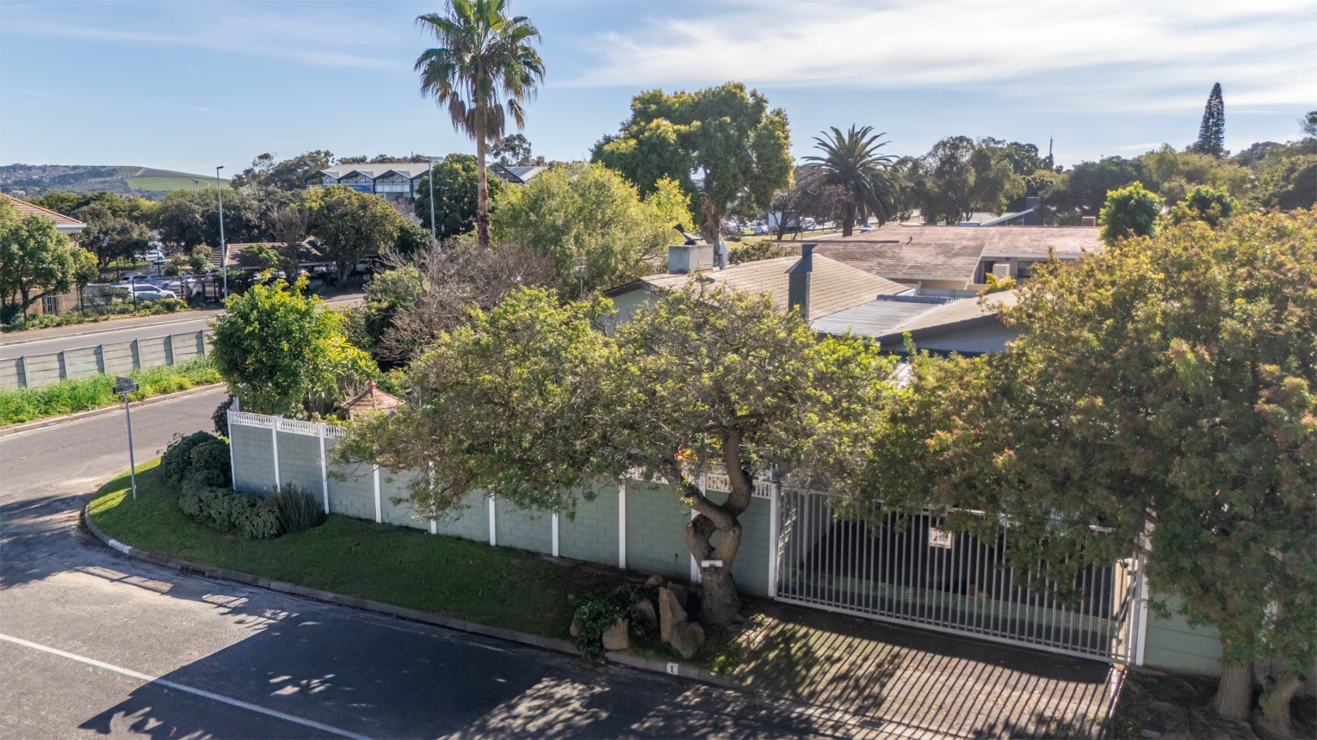 House for sale in Ridgeworth, Bellville, 270 m²