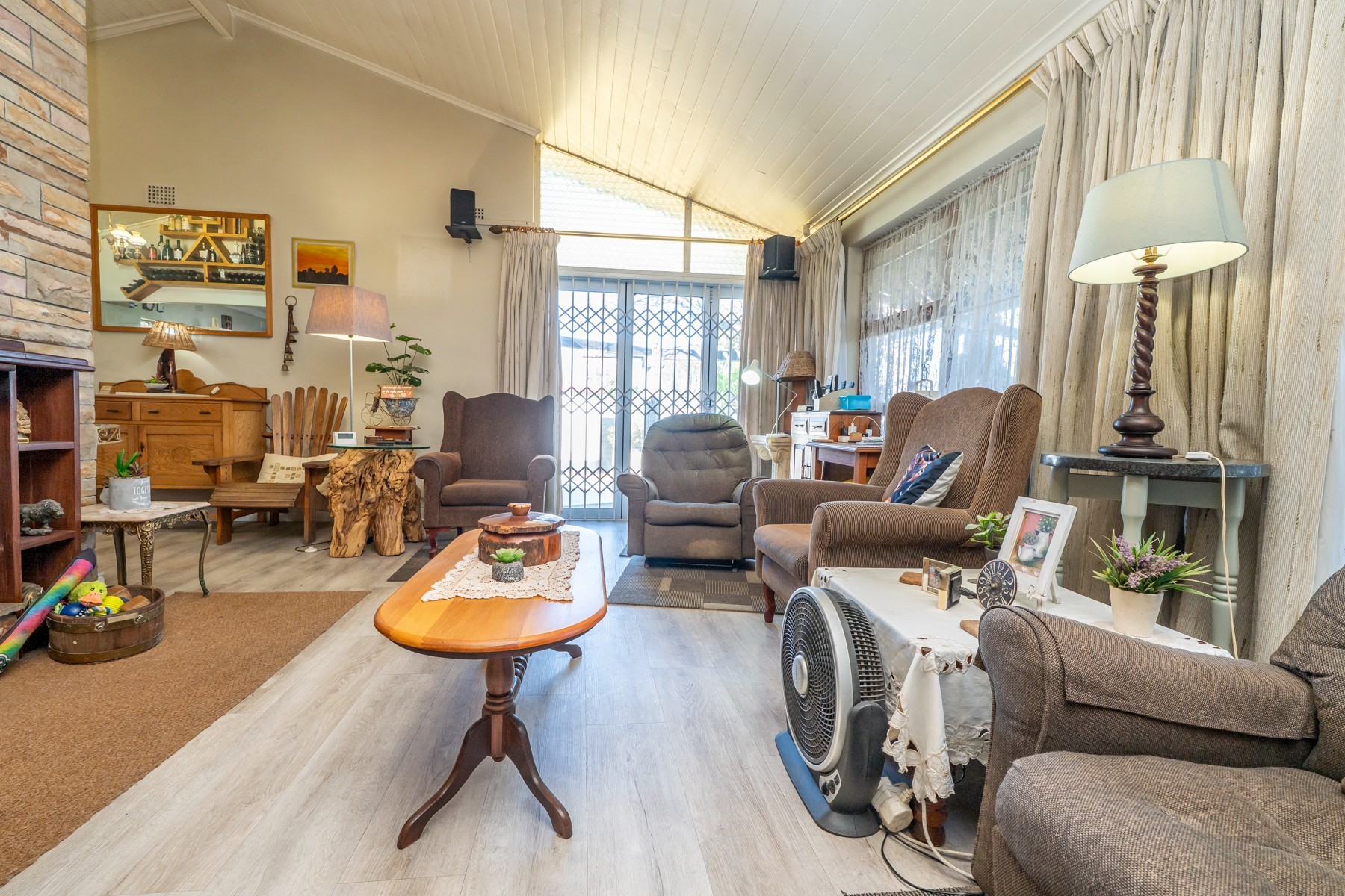 Spacious 3 Bedroom Family home with double garage and outside room