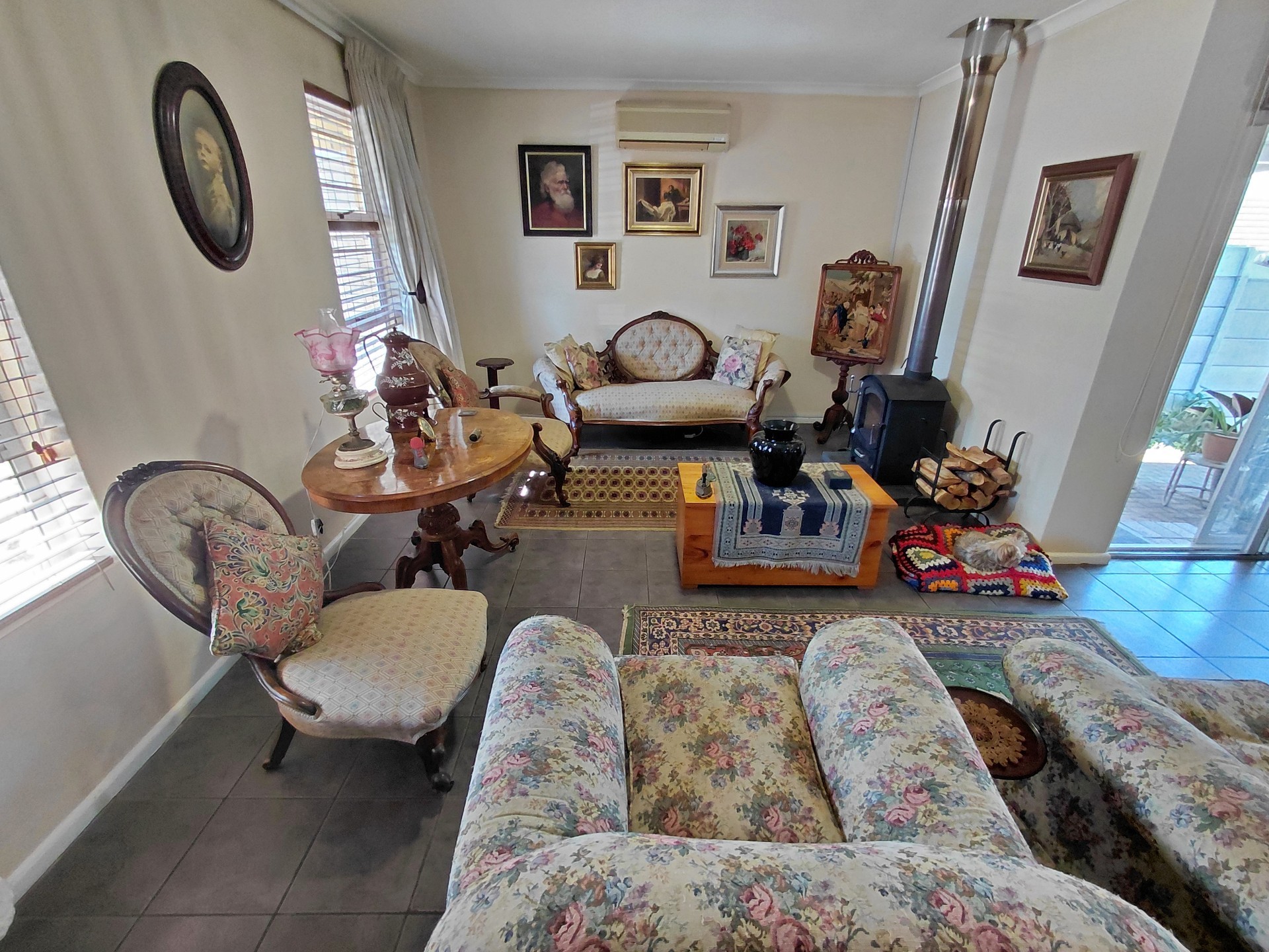 Neat 2-Bedroom Home in a Secure Gated Complex - Uitzicht, Durbanville