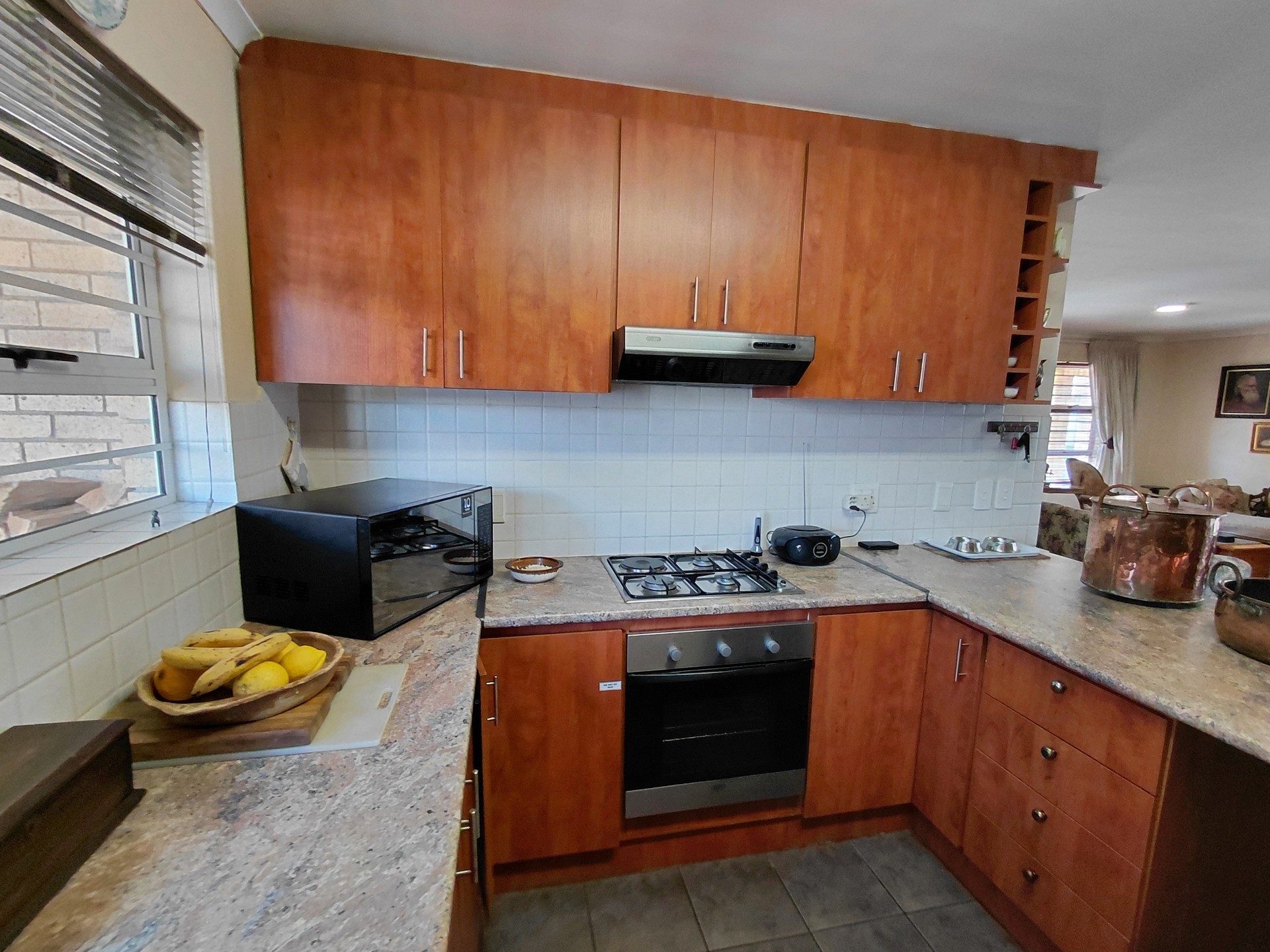 Neat 2-Bedroom Home in a Secure Gated Complex - Uitzicht, Durbanville