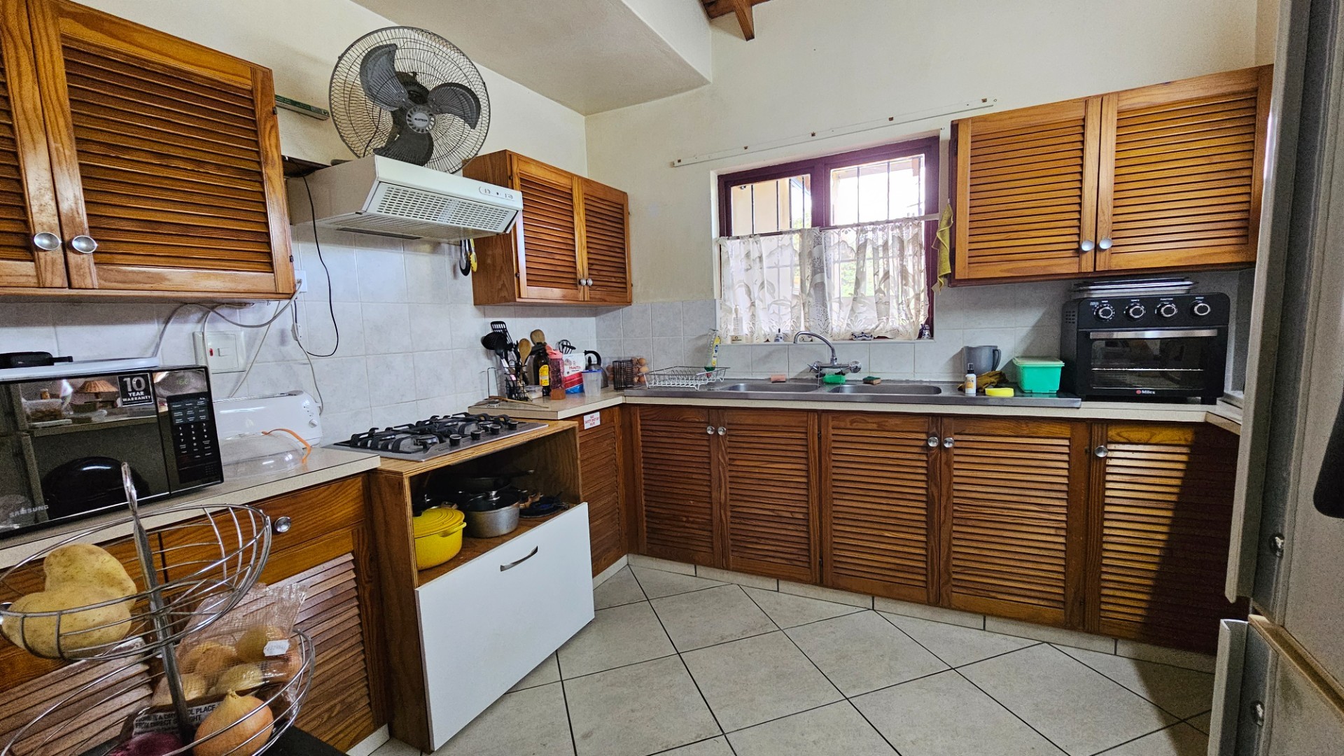 Coastal Living at Its Best - Pet Friendly Townhouse in Manaba Beach