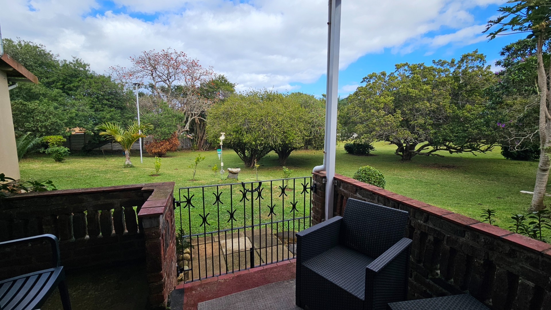 Coastal Living at Its Best - Pet Friendly Townhouse in Manaba Beach