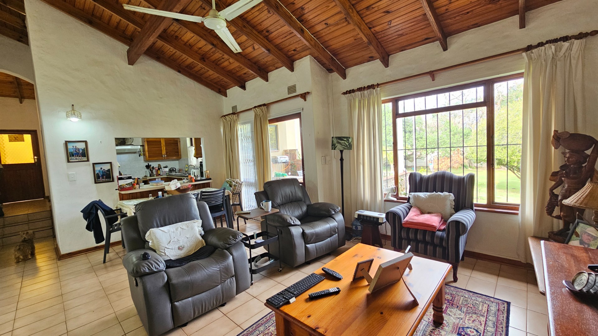 Coastal Living at Its Best - Pet Friendly Townhouse in Manaba Beach