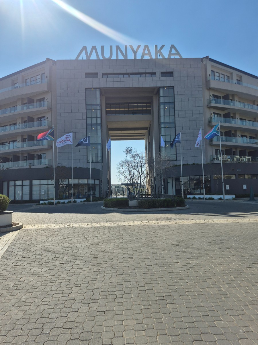 2 bedroom Penthouse Apartment For Sale in Munyaka, Waterfall, Midrand