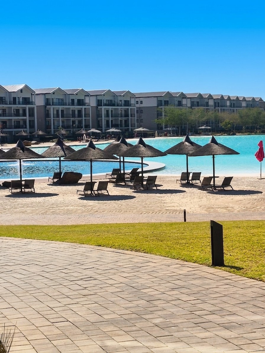 2 bedroom Penthouse Apartment For Sale in Munyaka, Waterfall, Midrand