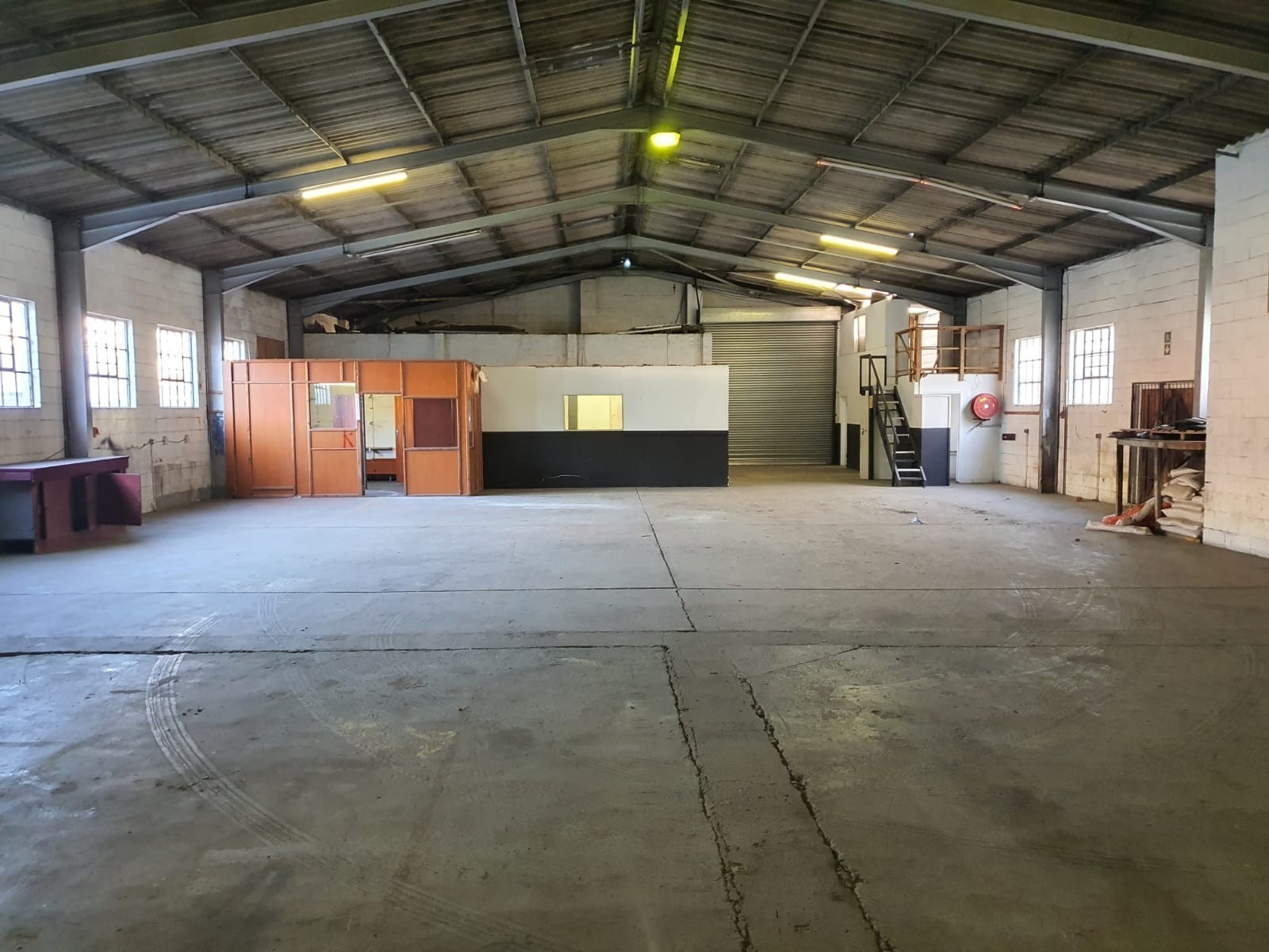 Warehouse To Rent in Sidwell, Port Elizabeth