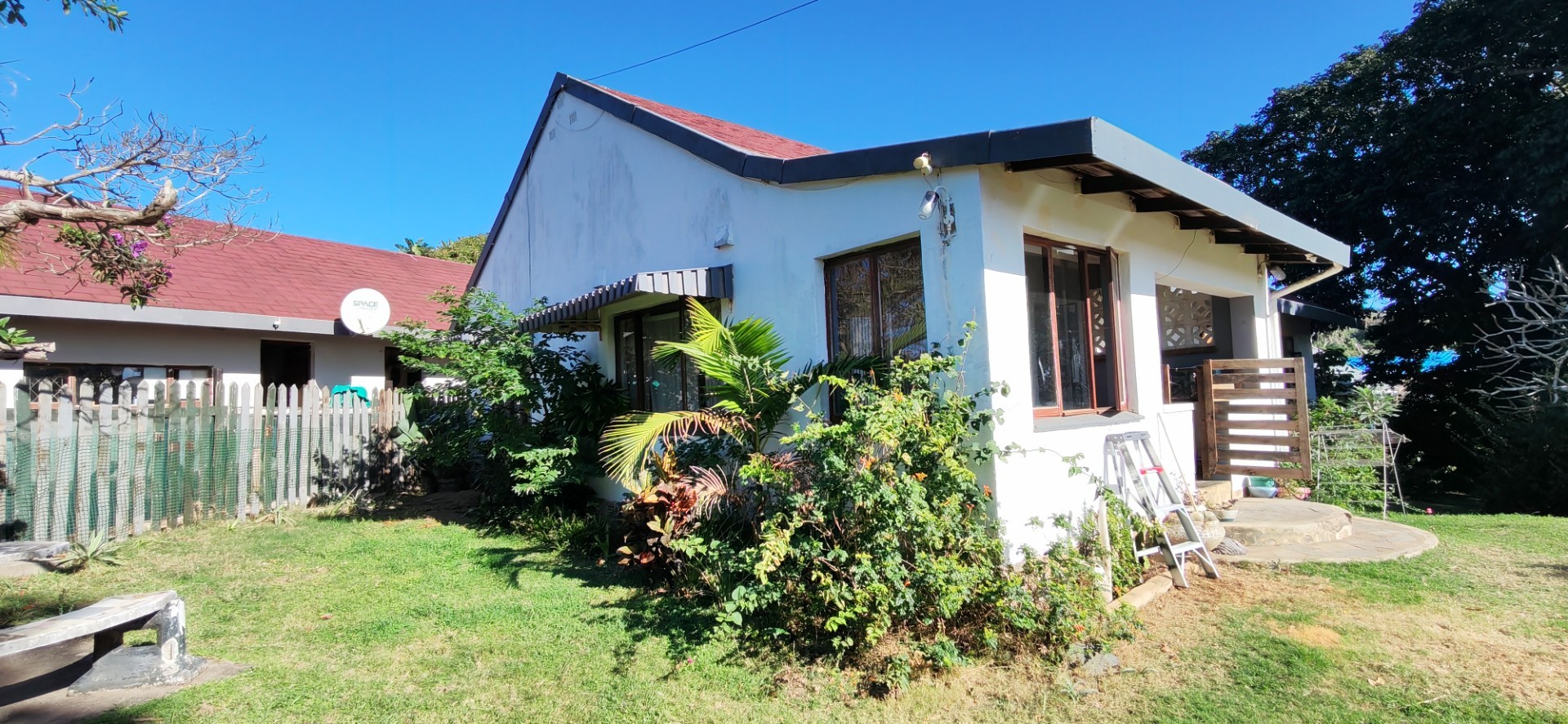 3 bedroom House with 1 bedroom flat For Sale in Port Edward, KwaZulu Natal