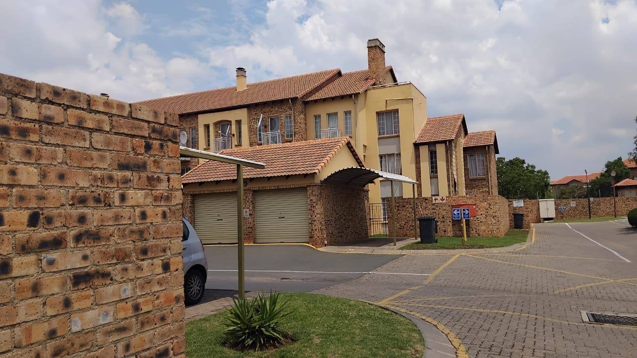 Apartment For Sale in Vorna Valley, Midrand