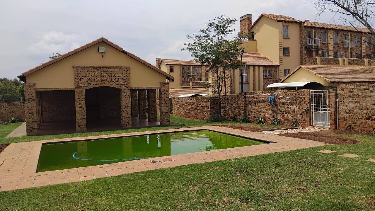 Apartment For Sale in Vorna Valley, Midrand