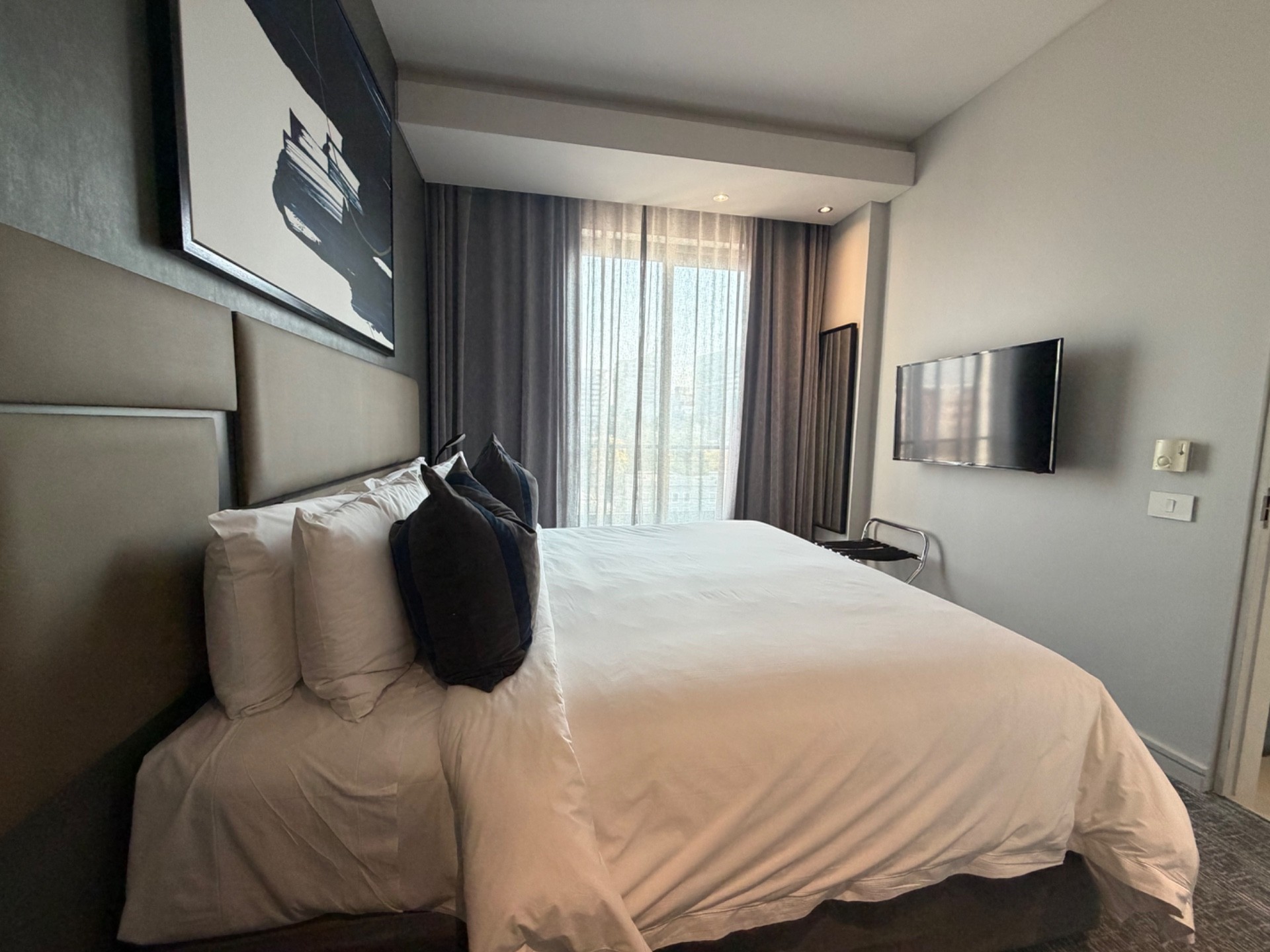 1 Bed Apartment To Rent in Sandton Gauteng